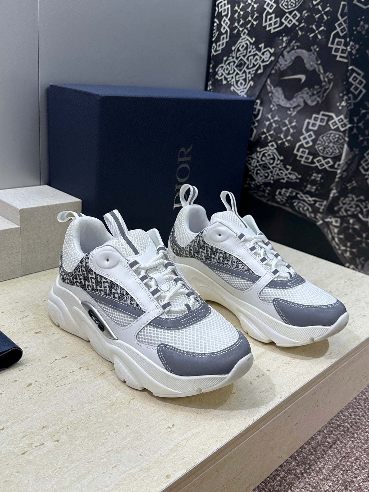 CD 26s Men B22 Sneakers White Grey Oblique Jacquard Canvas 614925