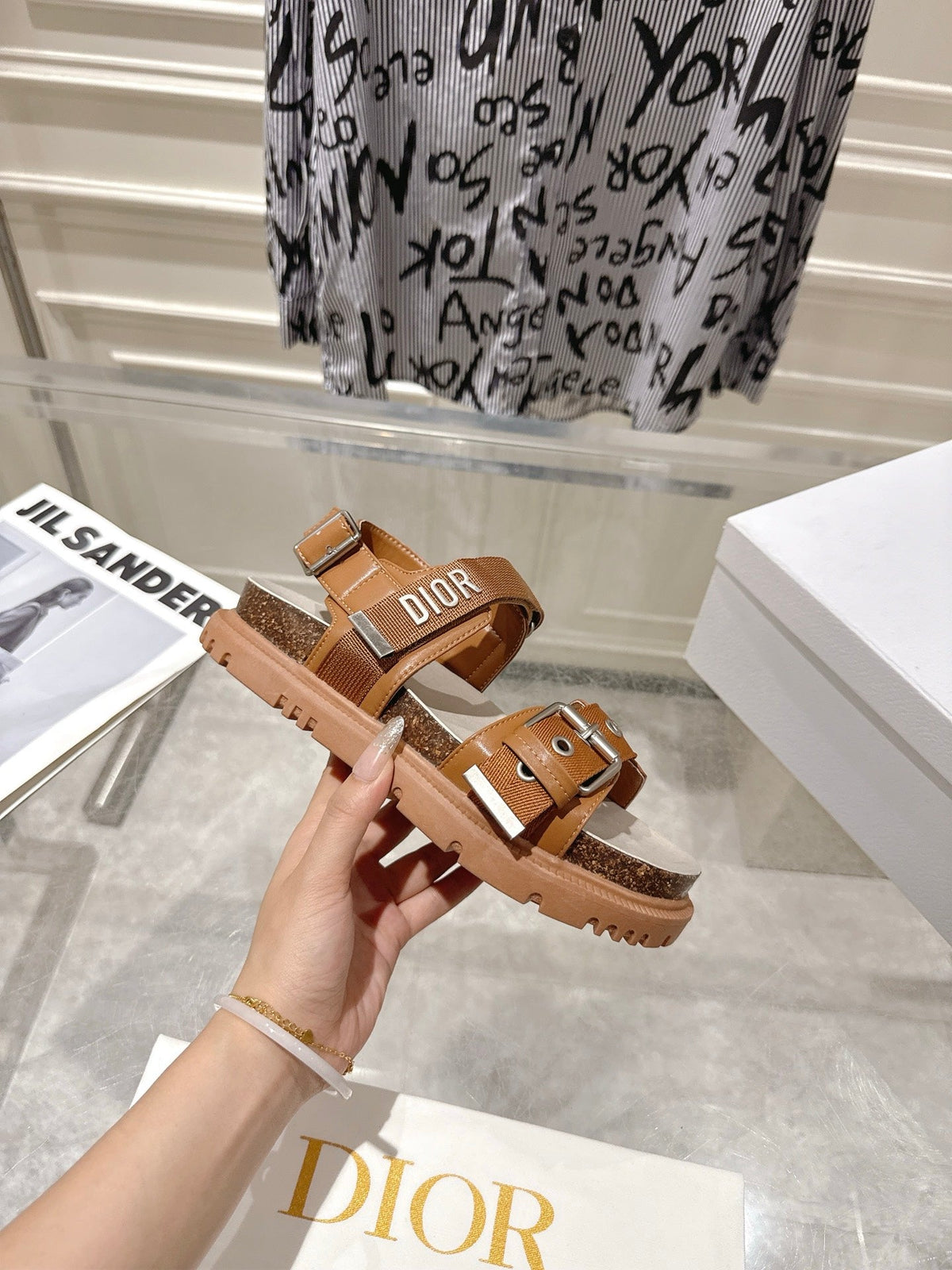 CD 26s Buckle Sandals Brown Canvas 385921
