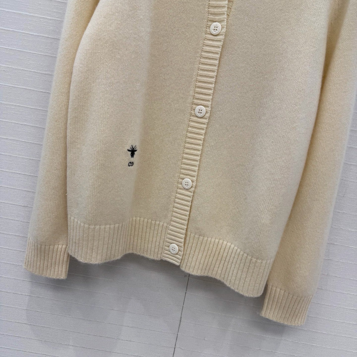 CD 26FW Round-Neck Button-Up Cardigan Embroidered Detail Cream Cashmere 443314