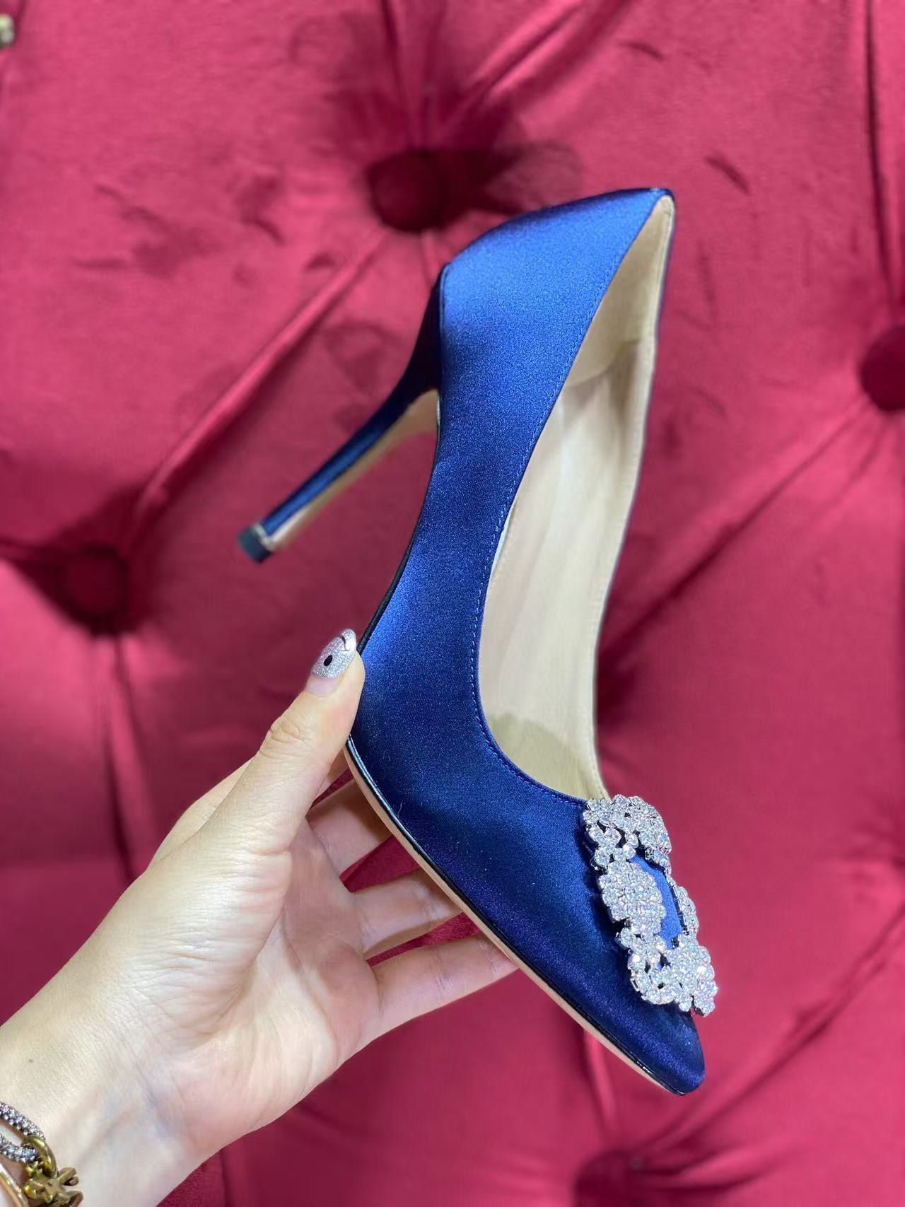 Manolo Blahnik Hangisi Buckle Pump 10cm Blue Satin