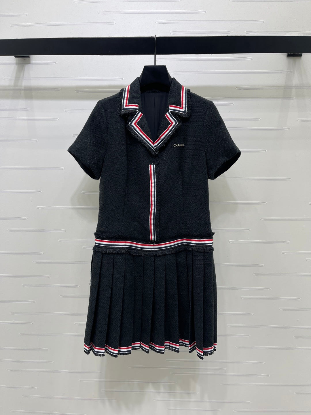 CC Pleated Knit Dress Contrast Stripe Trim Polyester 415911