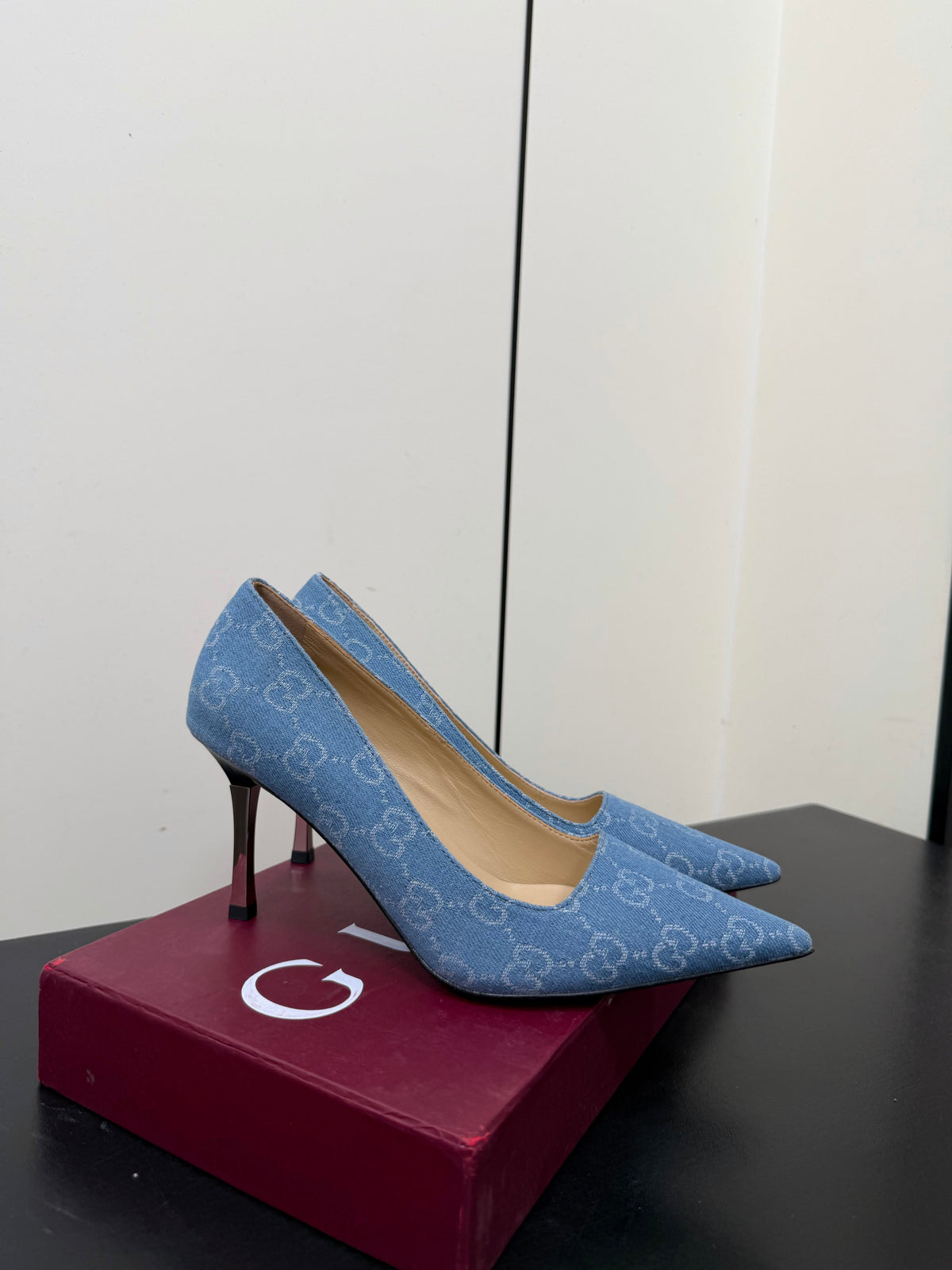 Gucci 26s Pointed Toe Pumps 8.5cm Light Blue Denim GG Monogram