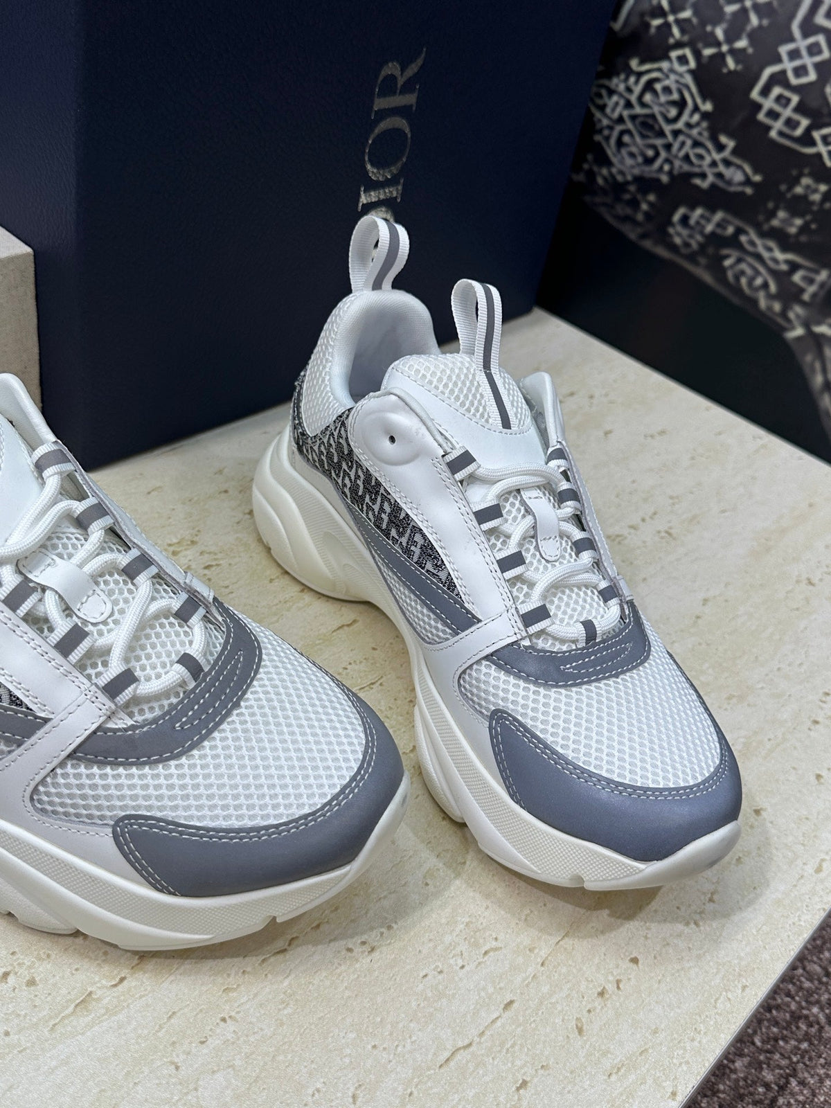 CD 26s Men B22 Sneakers White Grey Oblique Jacquard Canvas 614925