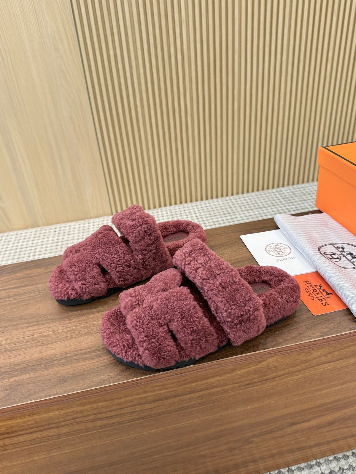 HM 26s Chypre Sandals Pourpre Shearling 175172