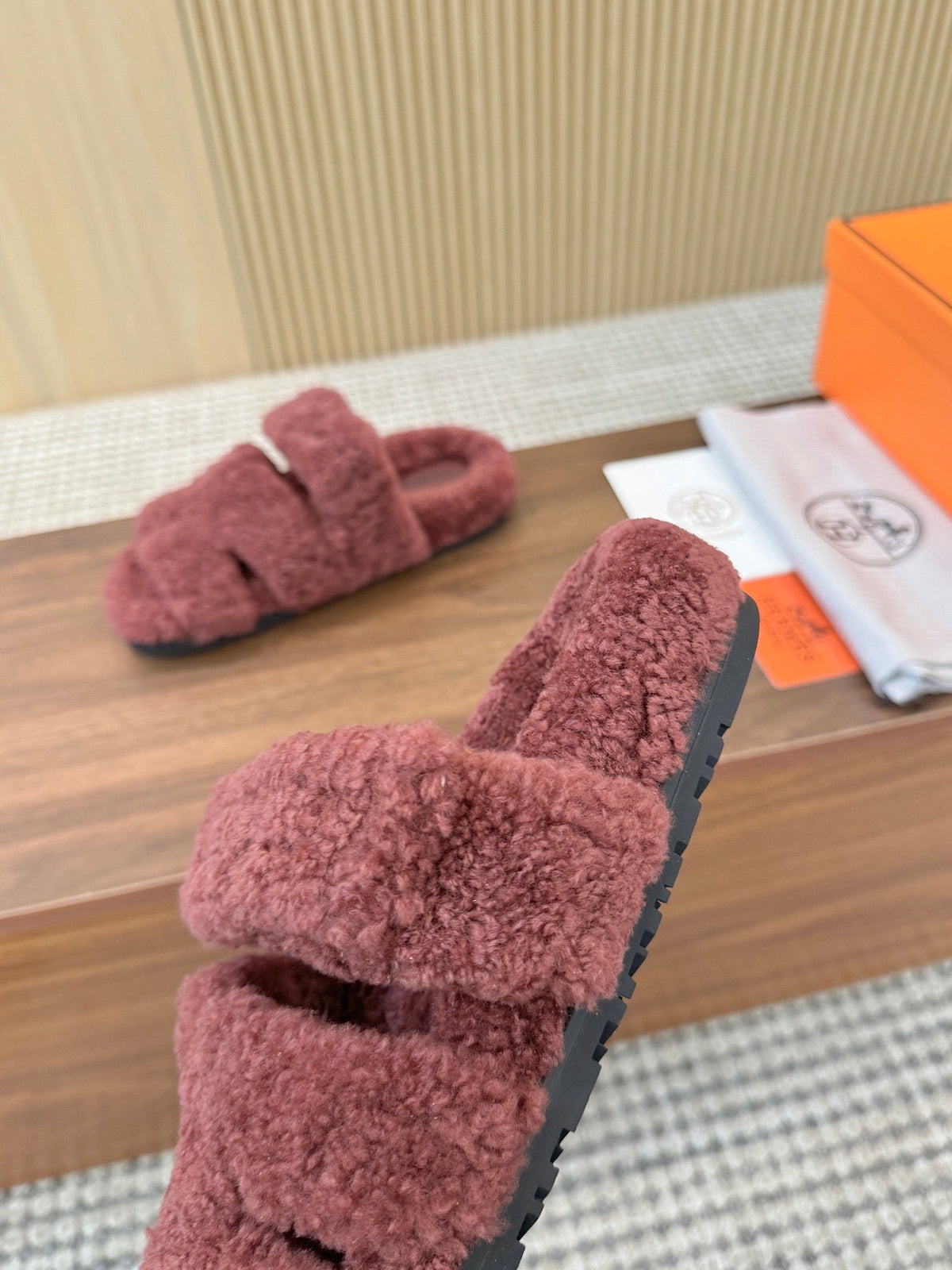 HM 26s Chypre Sandals Pourpre Shearling 175172