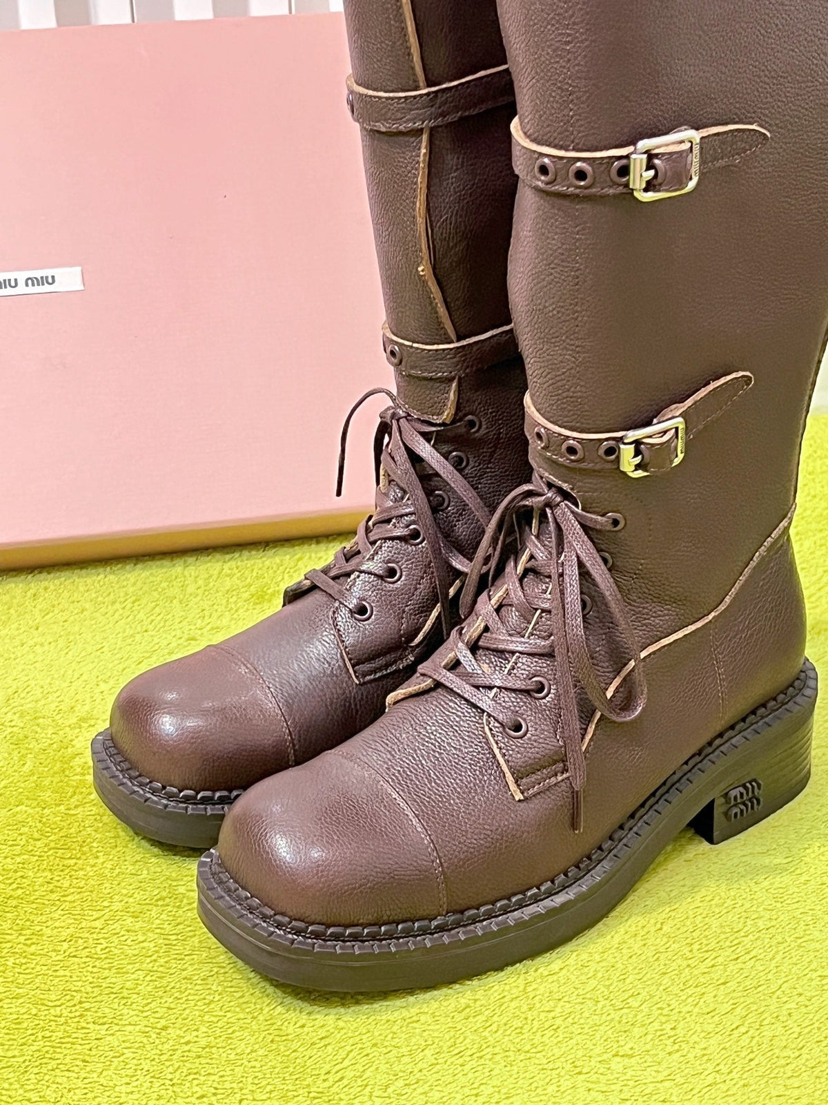 Miu 26S Knee-High Lace-Up Boots 4CM Triple Buckle Brown Pebbled Leather 137191
