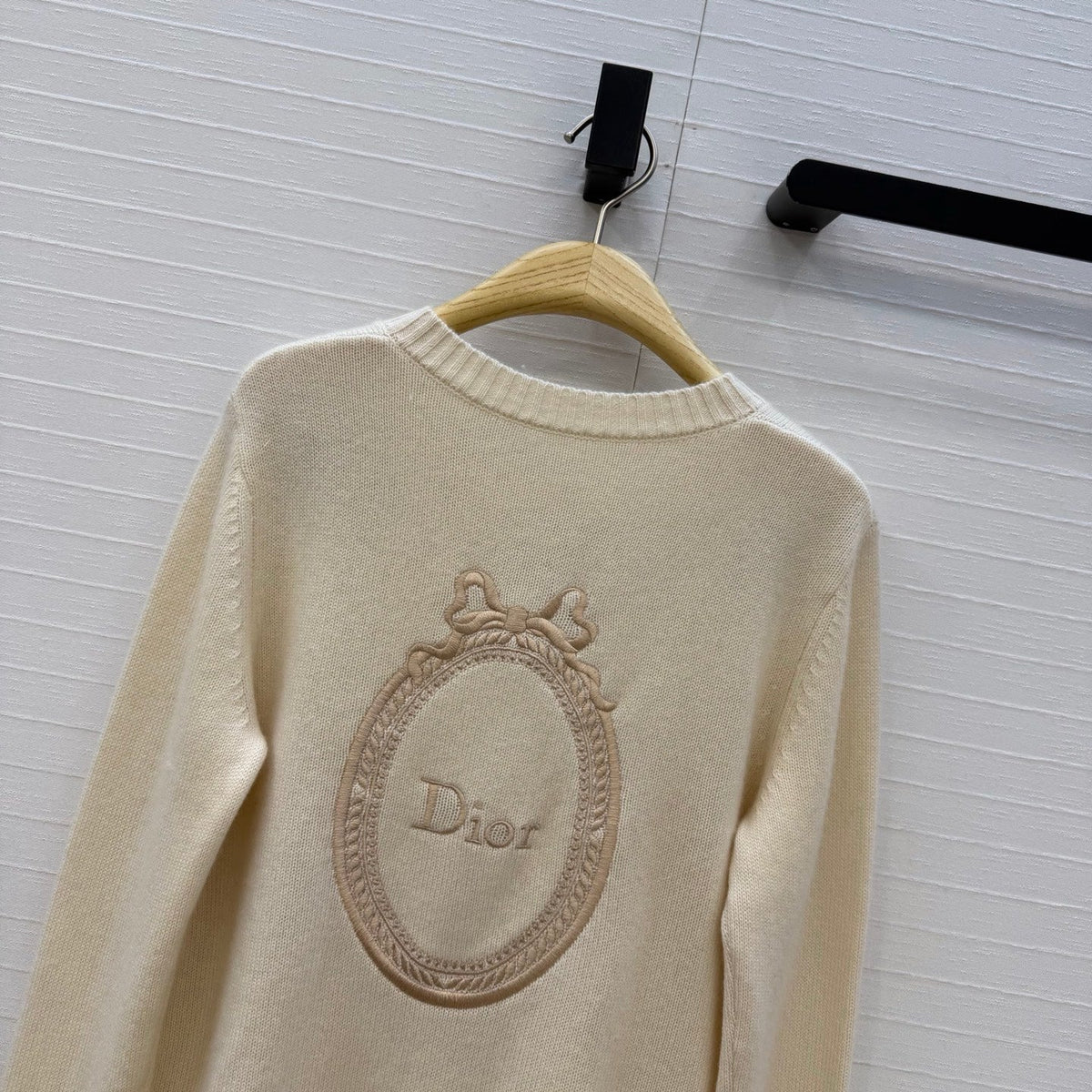 CD 26FW Round-Neck Button-Up Cardigan Embroidered Detail Cream Cashmere 443314