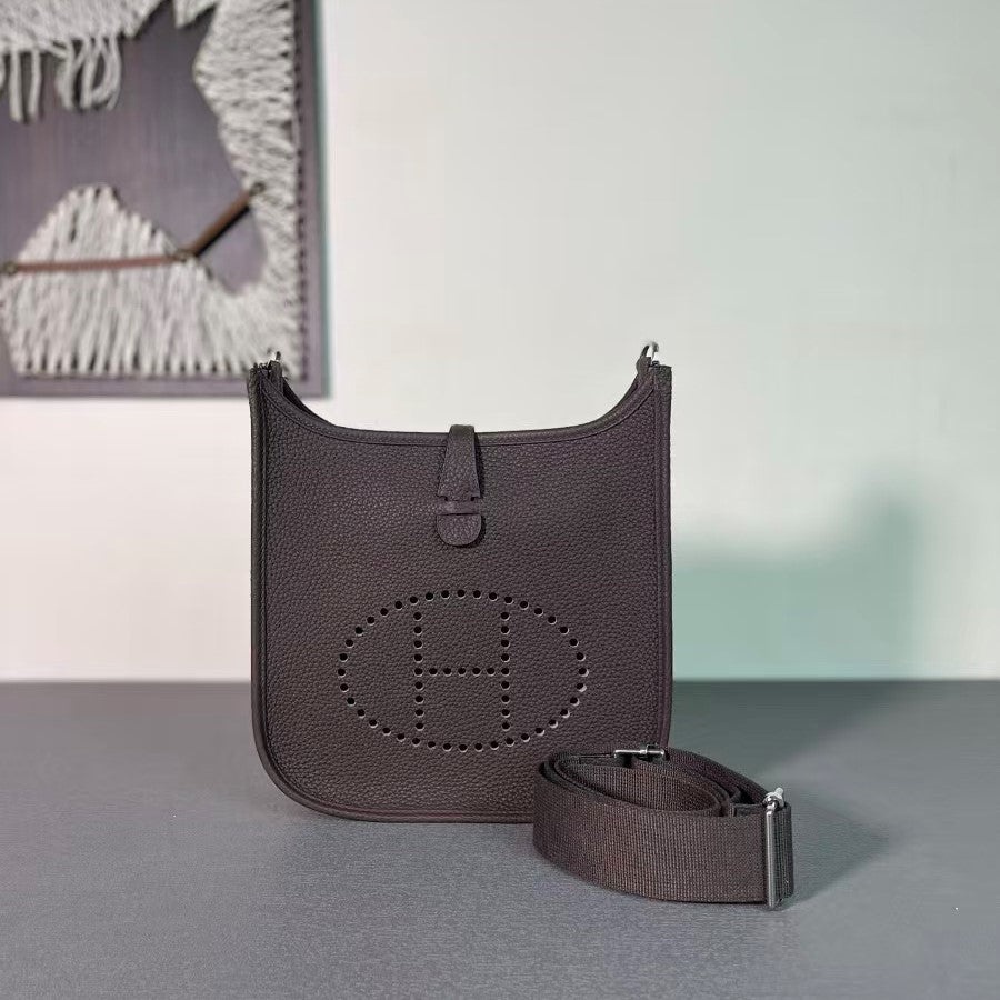 HM Evelyne 23cm Ebene Togo SHW