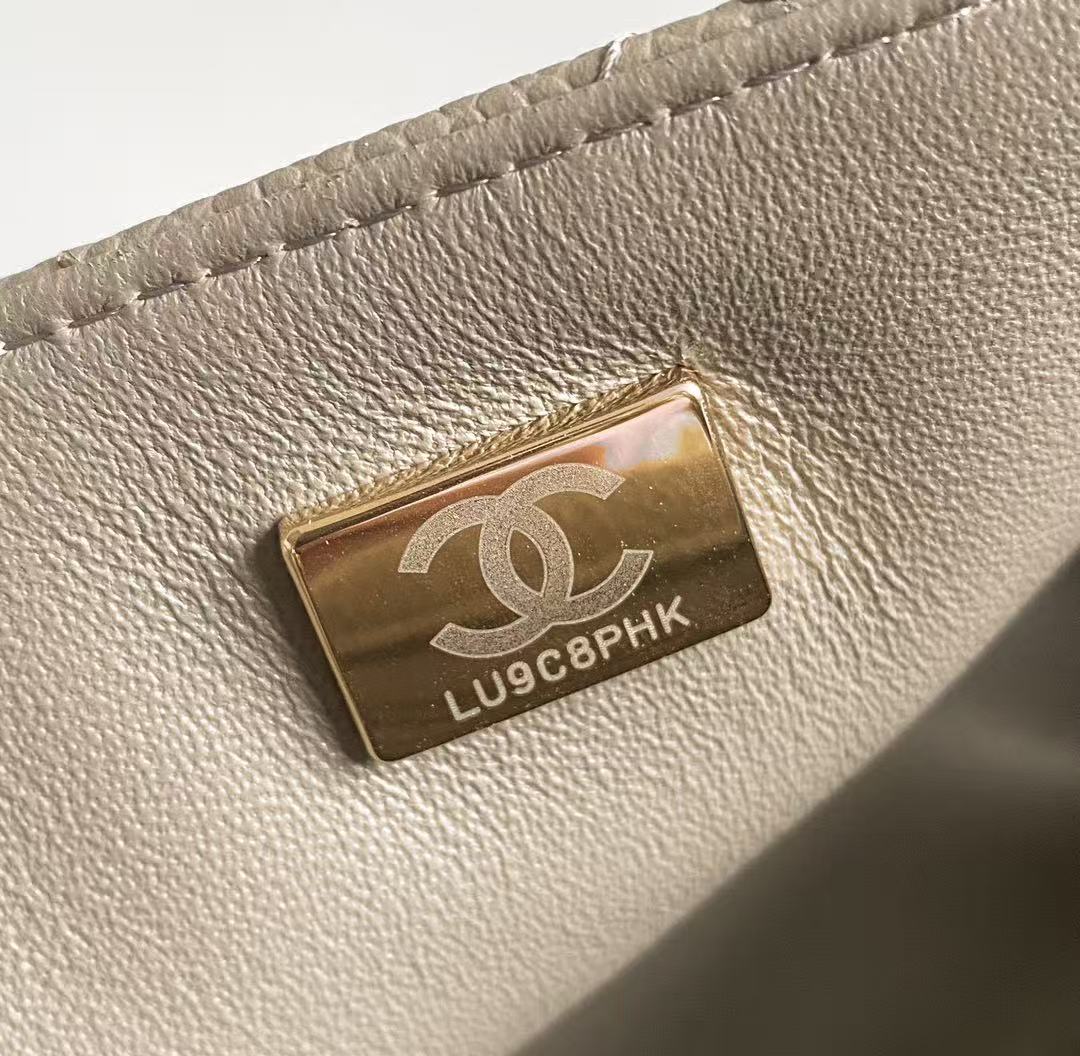 Medium Classic Flap Bag 20cm Taupe Caviar Leather GHW