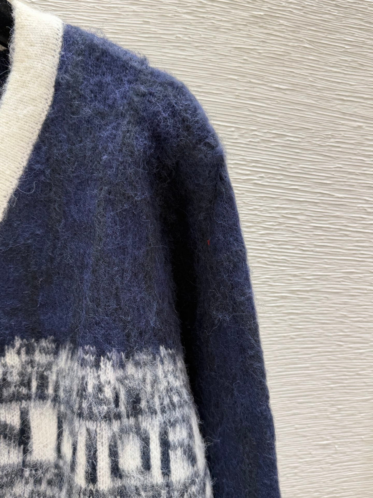 CD 26FW V-Neck Signature Band Knit Cardigan Navy Cream Wool 313306