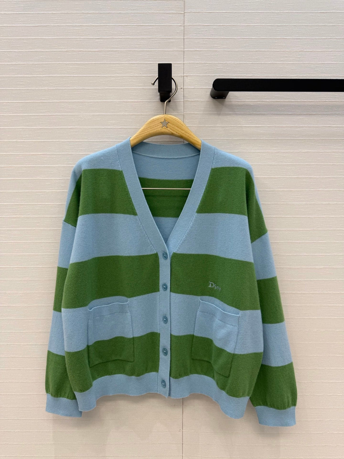 CD 26FW Contrast-Stripe V-Neck Knit Cardigan Logo Embroidery Cashmere 443257