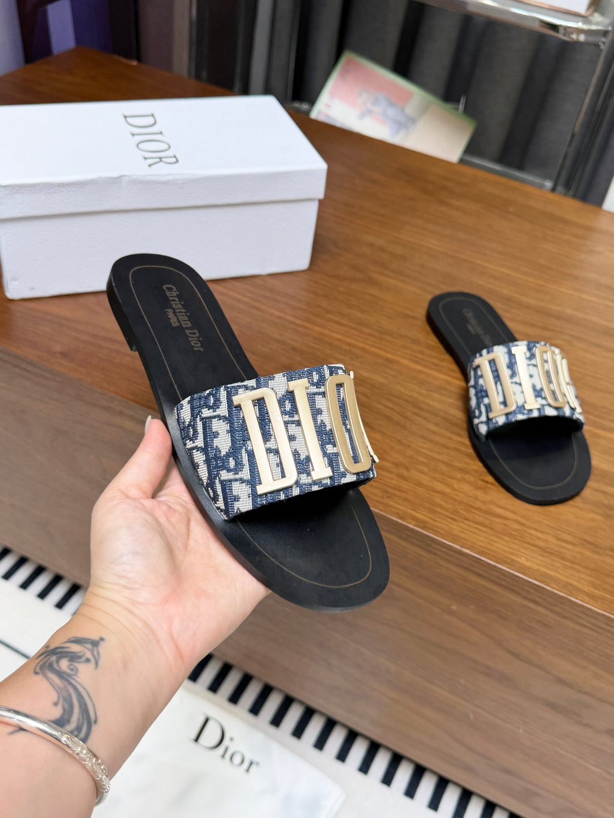 CD 26s D Way Slide Blue Dior Oblique Embroidered Cotton With Gold Hardware 719284