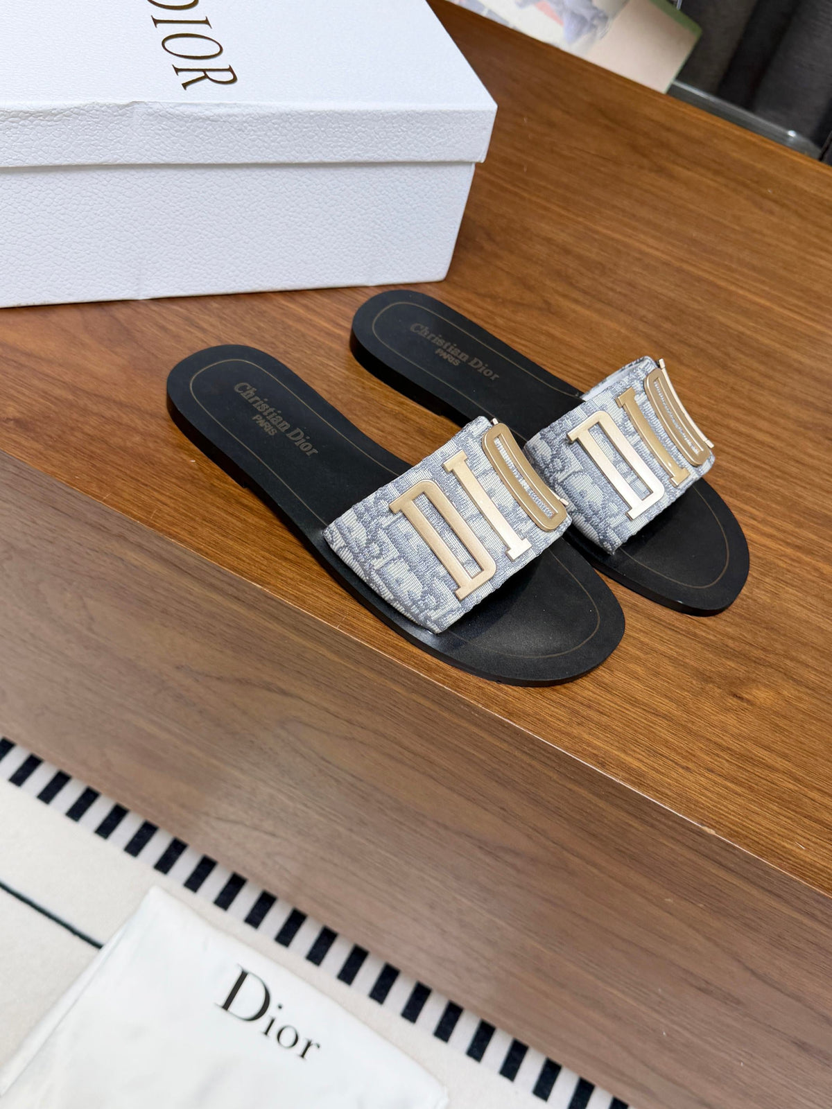CD 26s D Way Slide Light Grey Dior Oblique Embroidered Cotton With Gold Hardware 624195