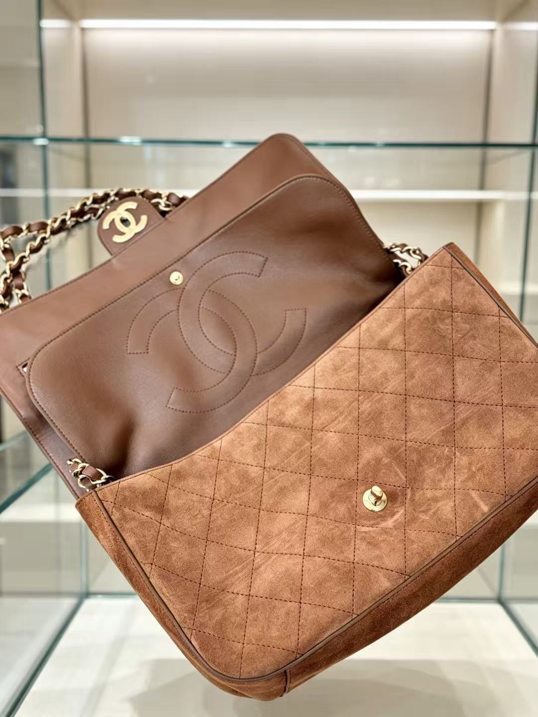 CC Souplissimo Maxi Flap 32 cm Handbag Camel Suede Calfskin