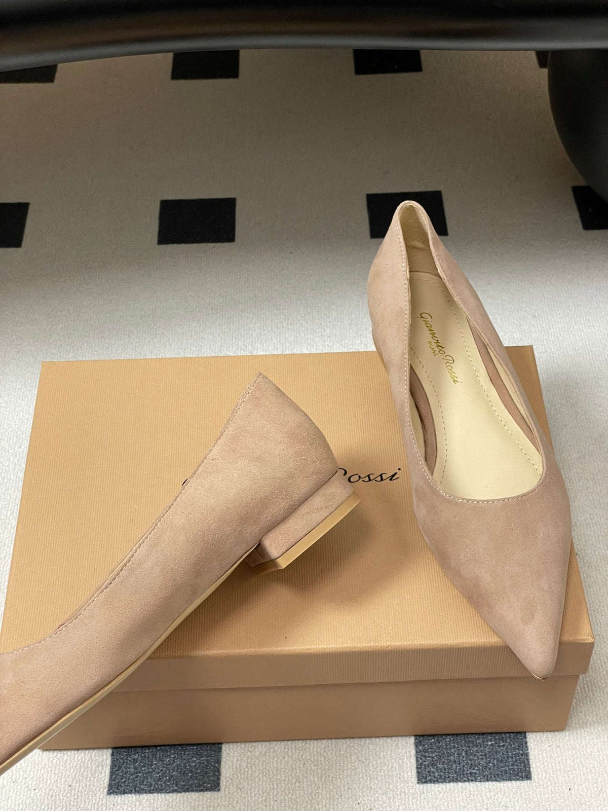 GR 26s Flats Nude Suede 164789
