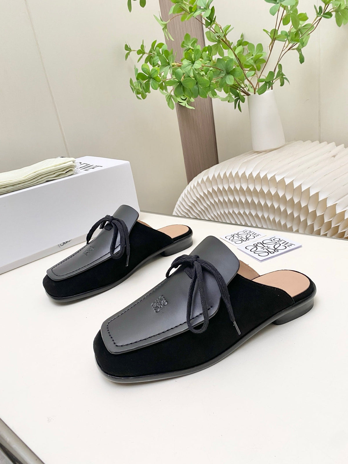 LW 26s Flat Mules In Black Calfskin And Suede