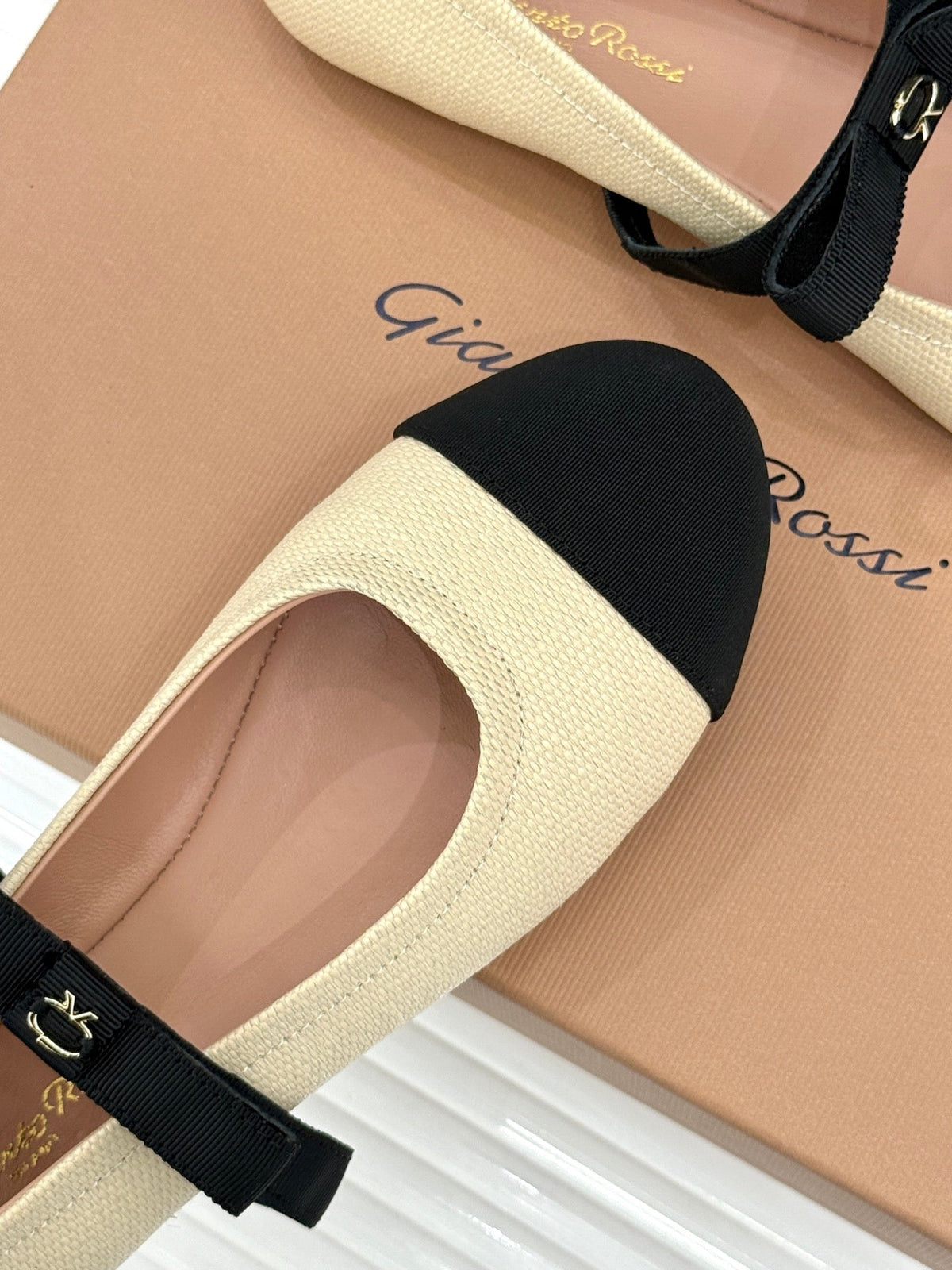 GR 26s Mary Jane Flats Black Cream White Fabric 164783