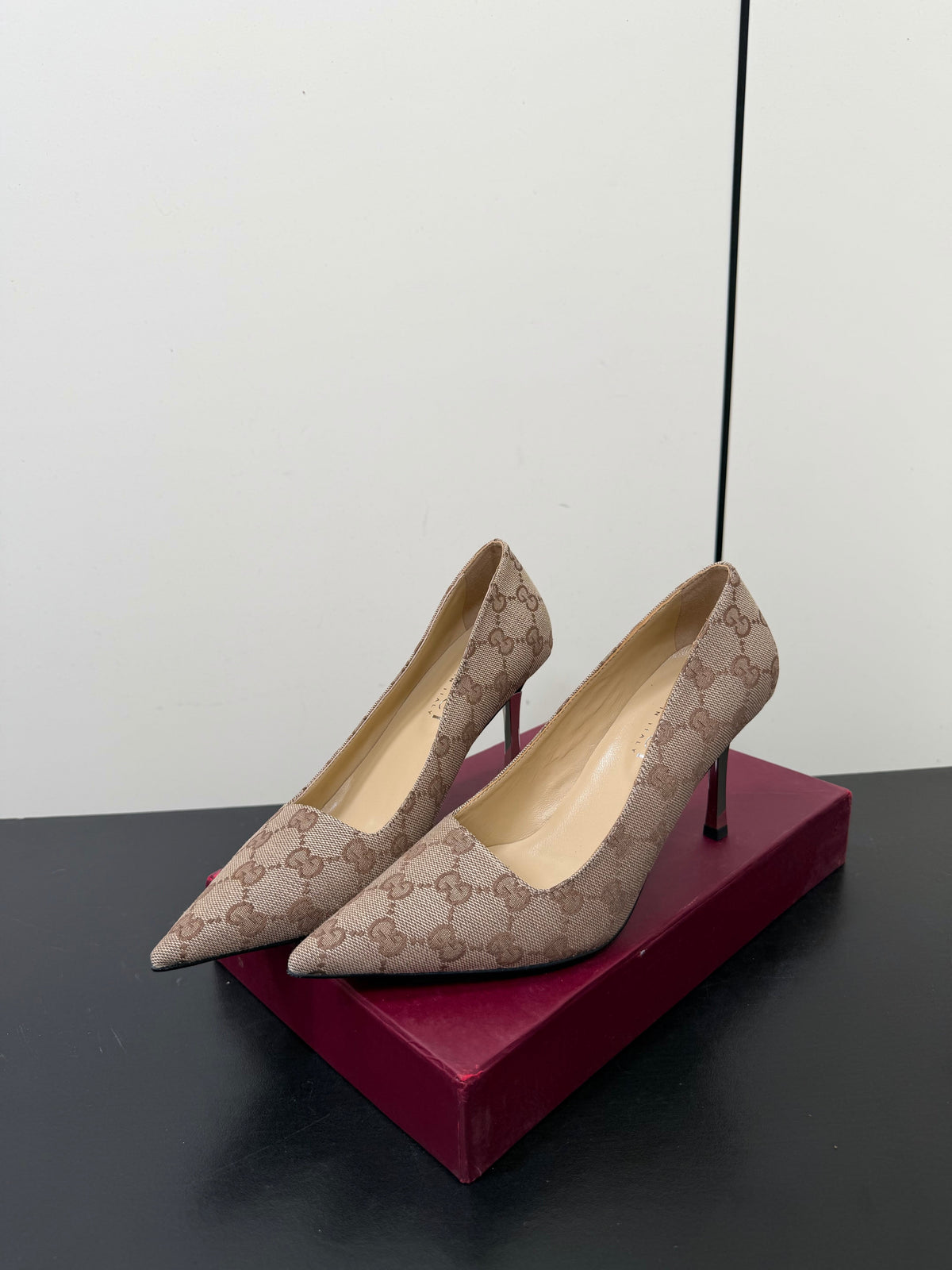 Gucci 26s Pointed Toe Pumps 8.5cm Beige Brown Canvas GG Monogram