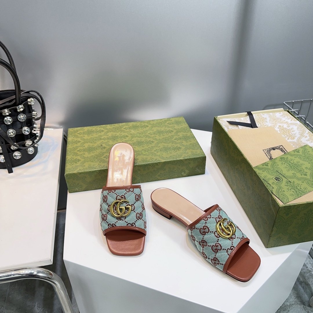 GG MATELASSÉ CANVAS SLIDES LIGHT GREEN