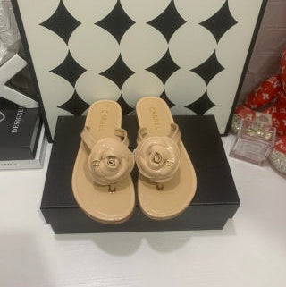 Chanel 26S Thong Sandals In Beige Lambskin With Floral