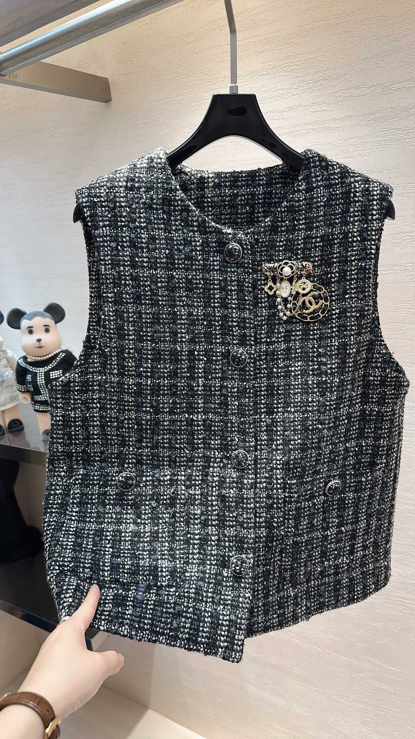 CC Vest Jacket Brooch Detail Black White Tweed 415577
