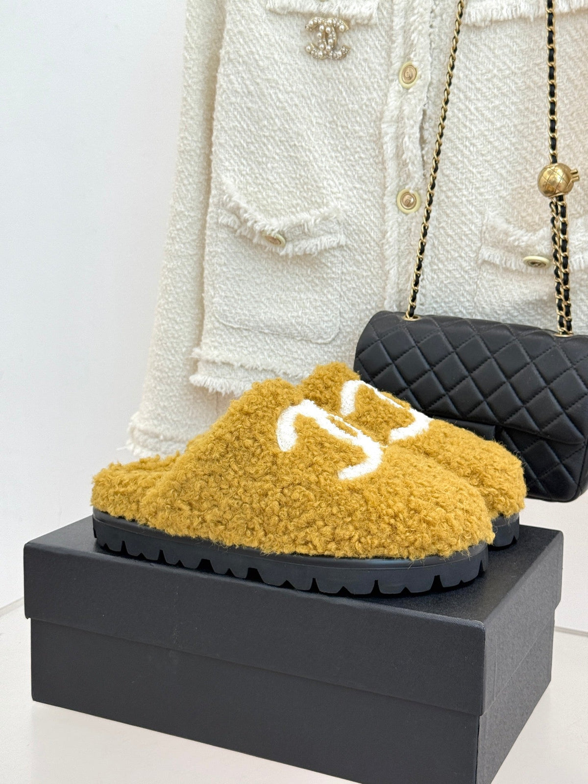 Chanel FW26 Double C Fur Slippers Fur 188180