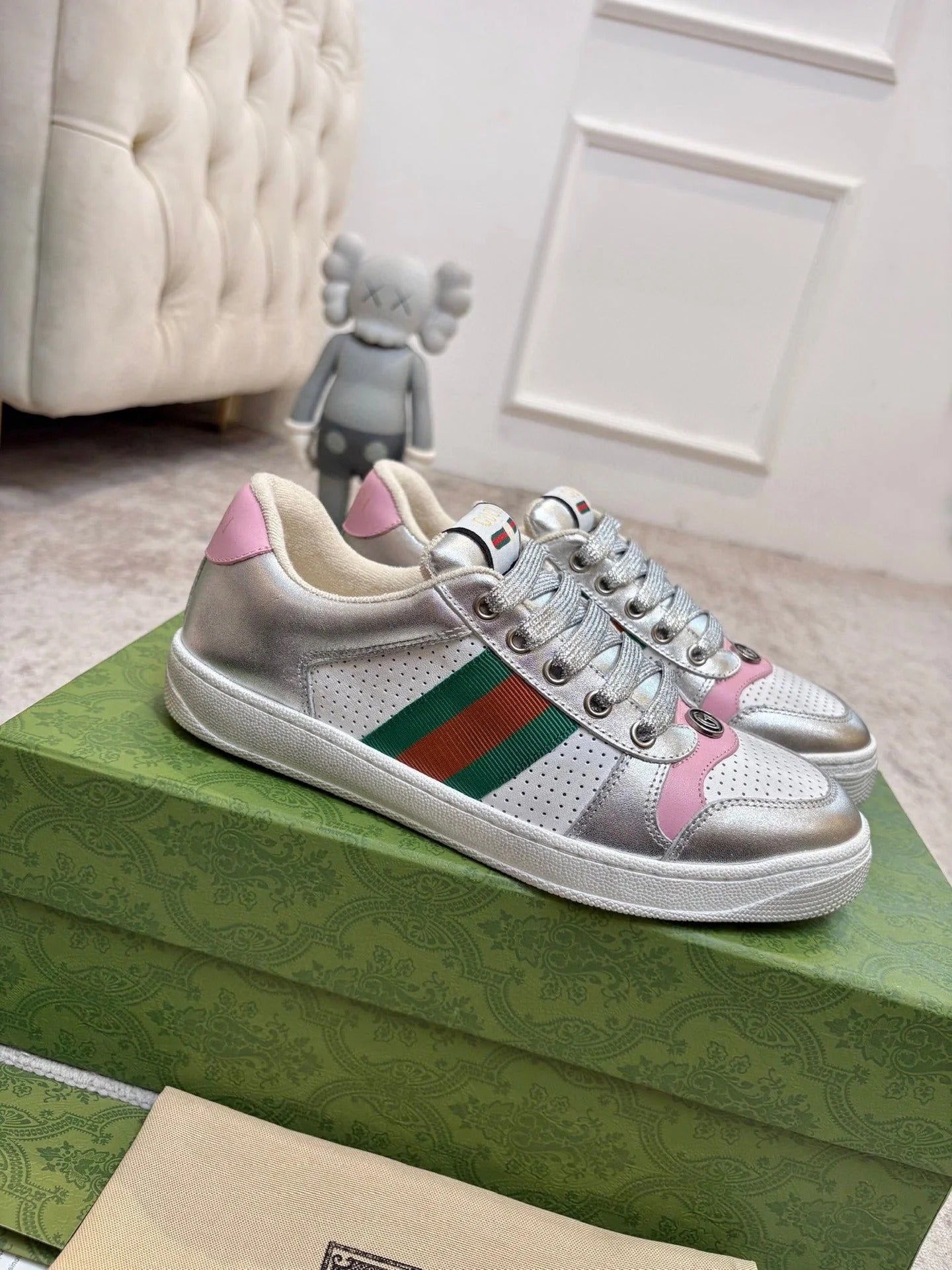 GG 26ss Screener Sneaker Sliver Metallic Cowhide 697185