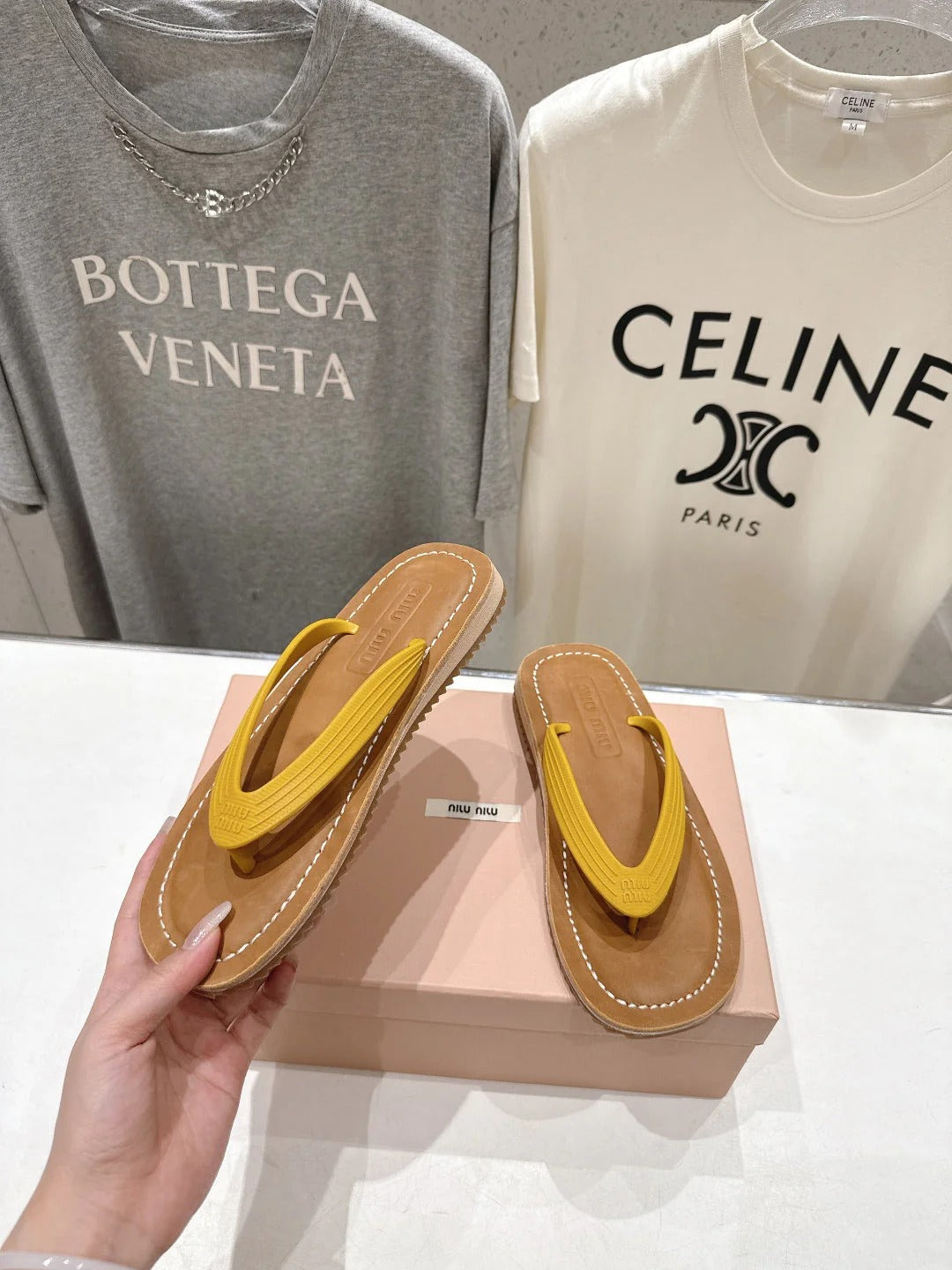 Miumiu 26ss Thong Sandals Suede Cowhide 713100