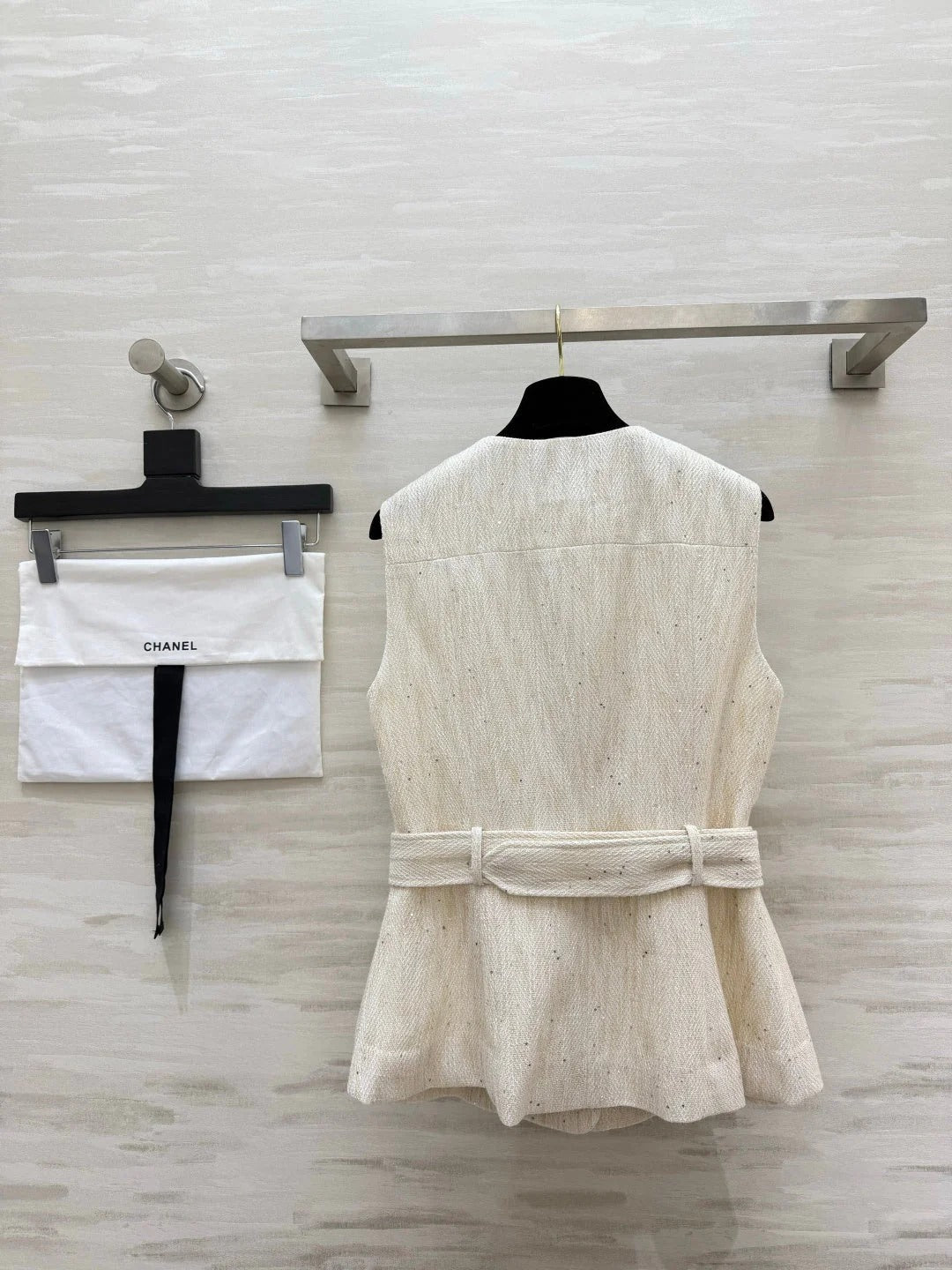 Chanel 2026 Vest Off-white Tweed 408524