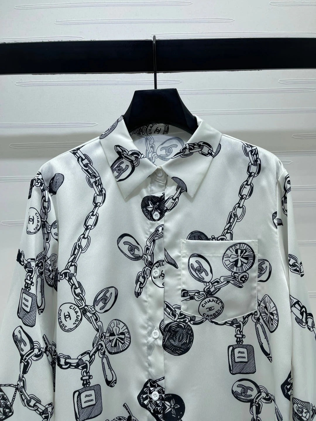 Chanel 2026 Long-sleeved Shirt With Chain Pattern 289851