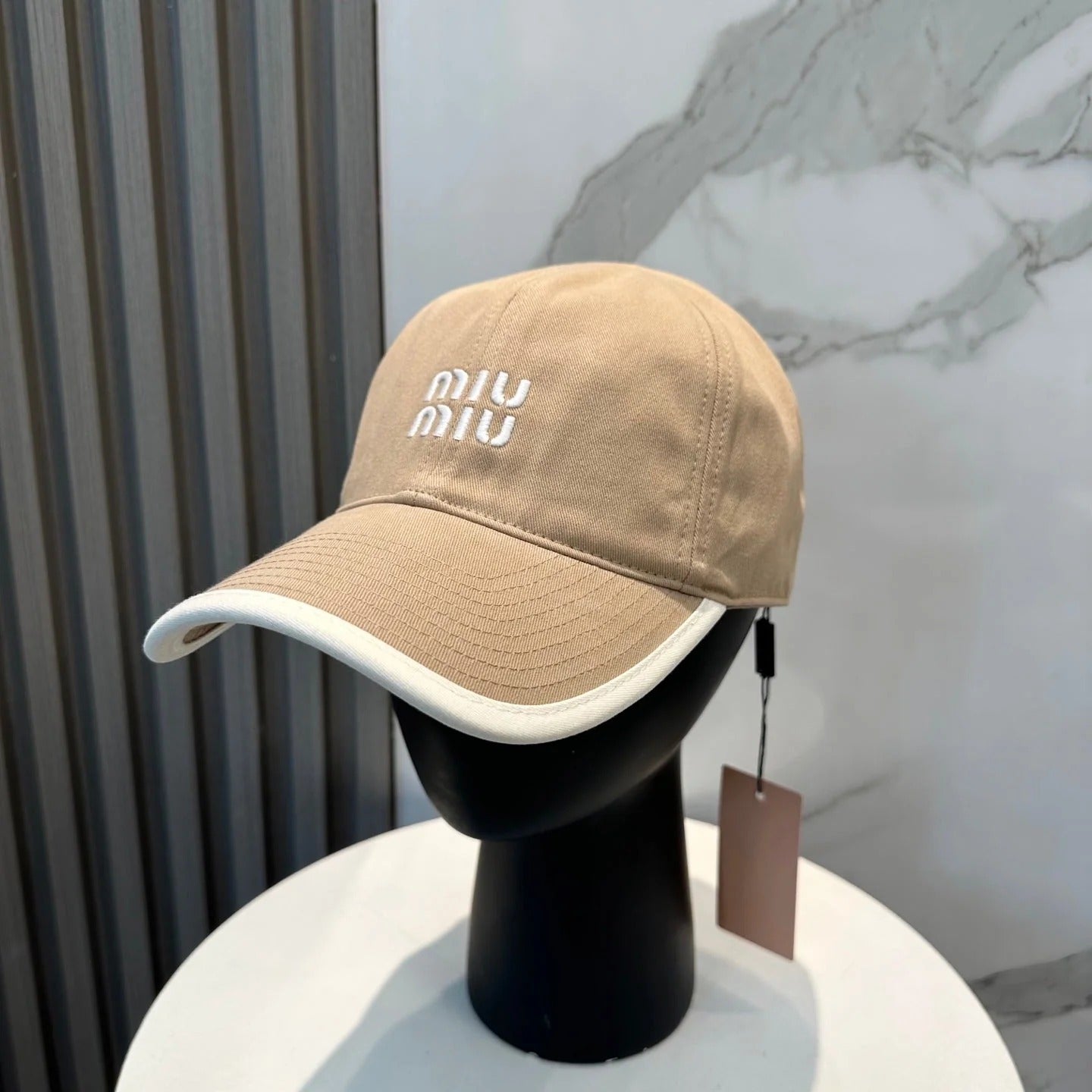 Miumiu Logo White Brim Cotton Hat 211761