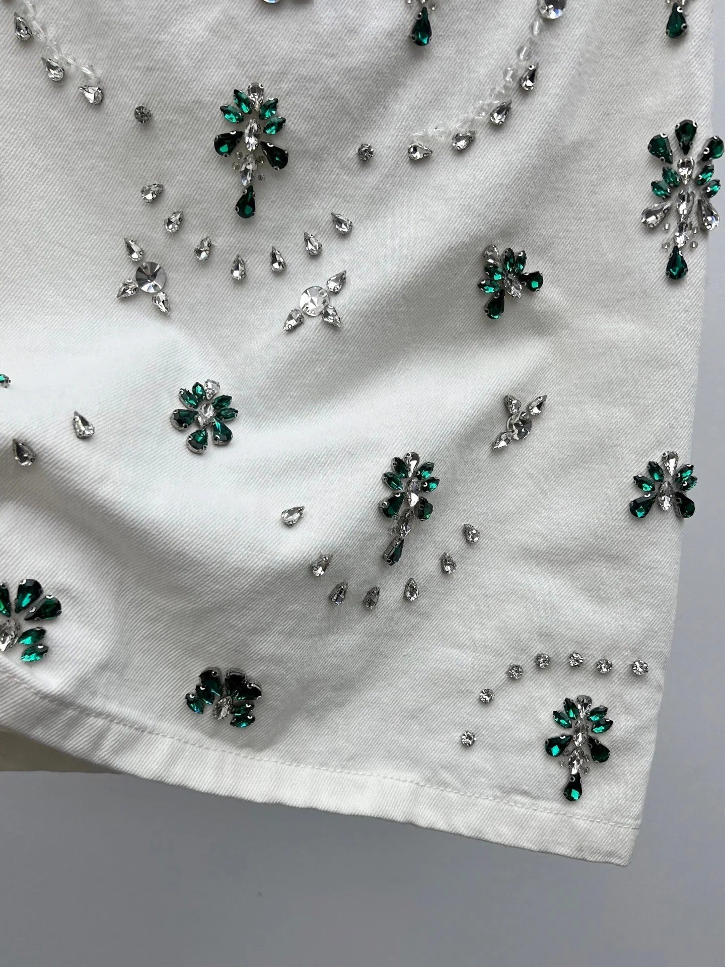 Miumiu 2026 Emerald-studded Midi Skirt White Green Cotton