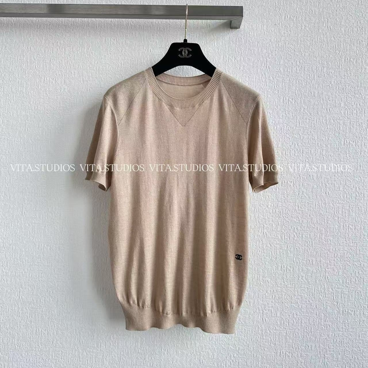 Chanel 26 Crew Neck Knit Short-Sleeve T-Shirt Beige in Cashmere 279385