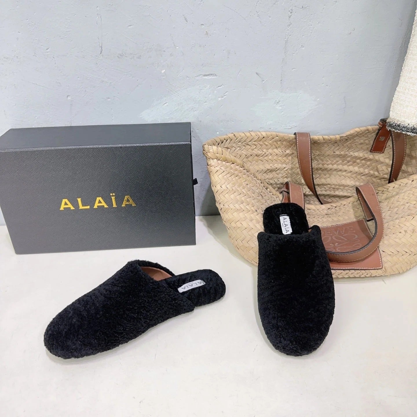 ALAIA 25 Fur Mule Slipper Black in Lambswool 629514