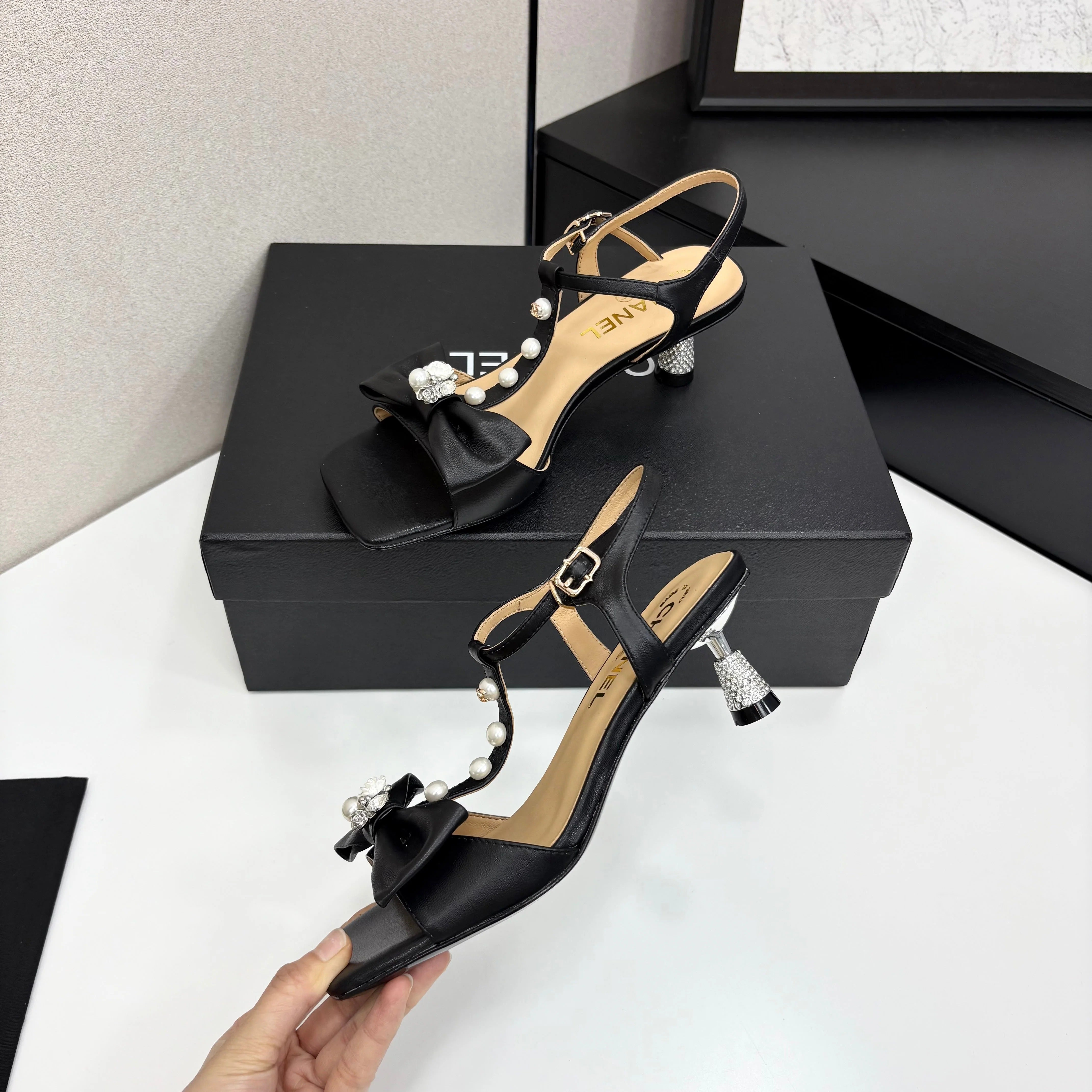 CC 2026 Bow Pearl Sandal Black Sheepskin