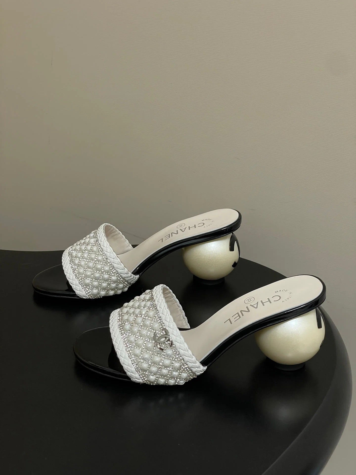 CC 2026 Pearl Flats Sandals 70 Rhinestones Woven Sheepskin