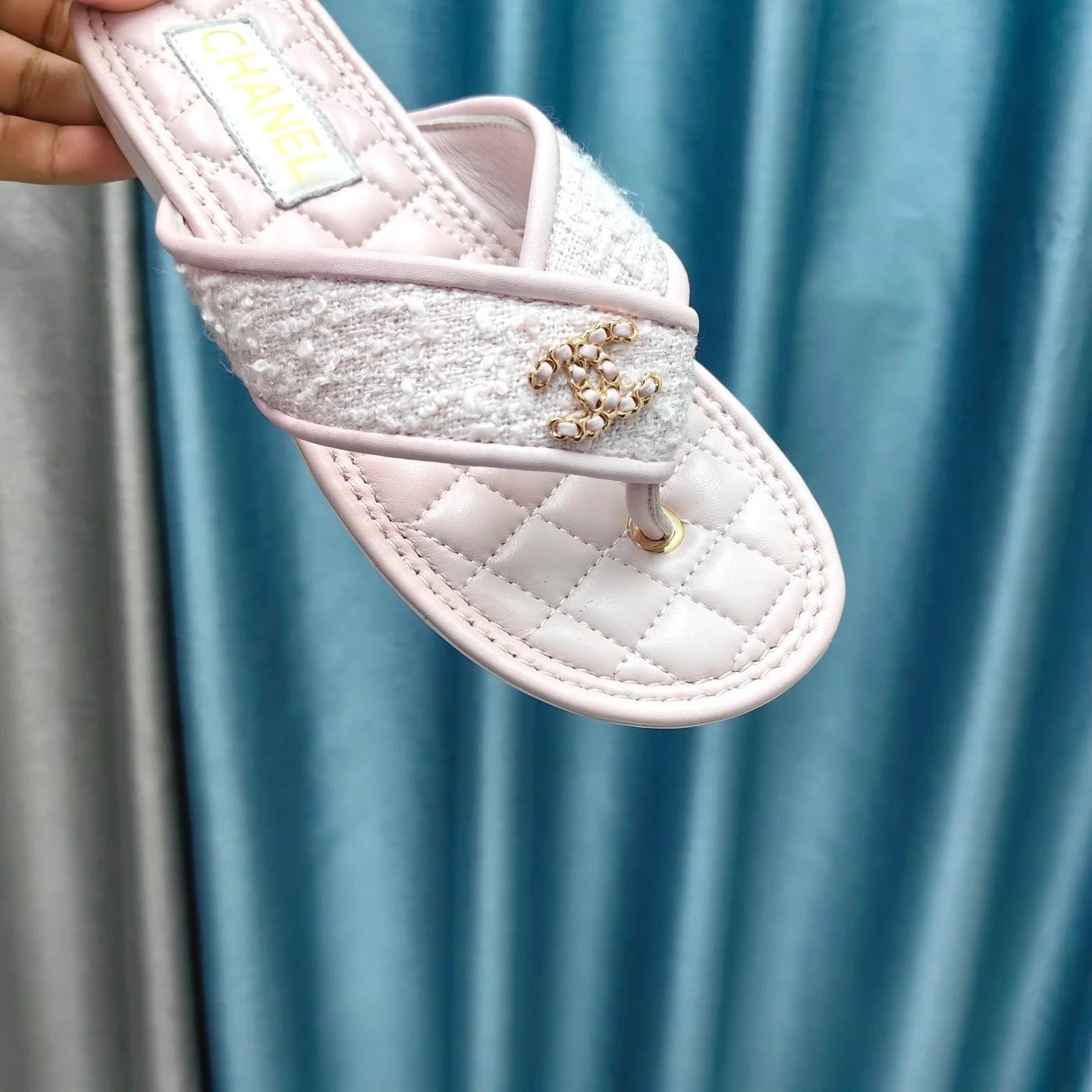 Chanel 26P Flip-Flops Light Pink in Woven 712317