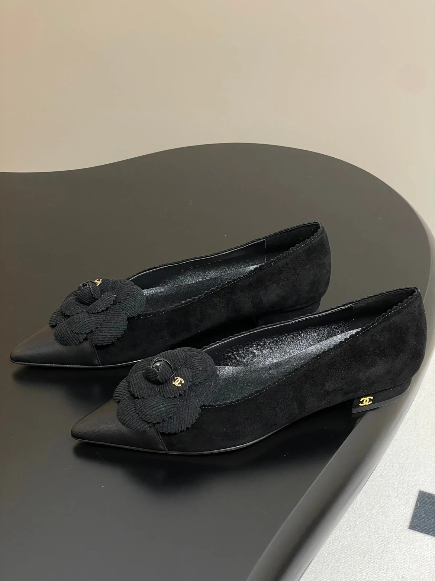 CC 25C Classic Camellia Pointed High Heels Flat 15mm Black Suede 247610