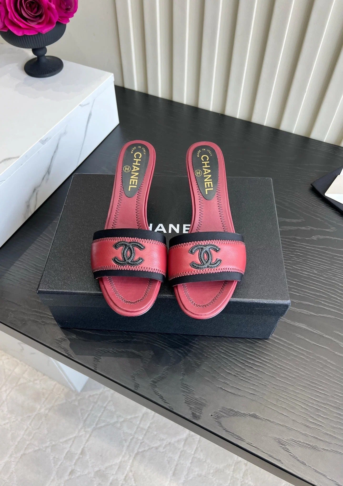 Chanel 2026 Contrast Stitch Kitten Heel Sandals 50mm Sheepskin 977098