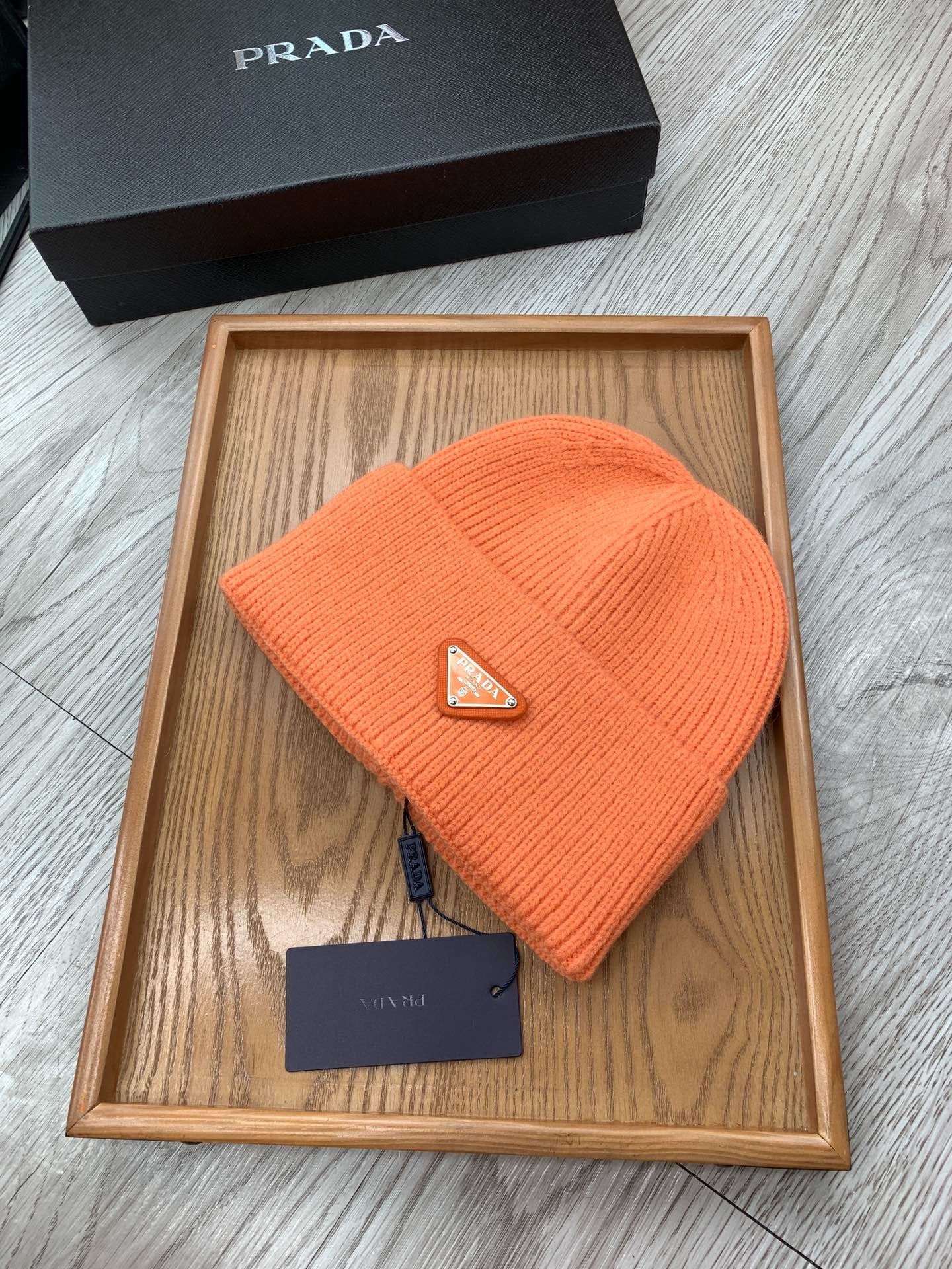 BEANIIE HAT IN CARROT ORANGE WOOL 335036
