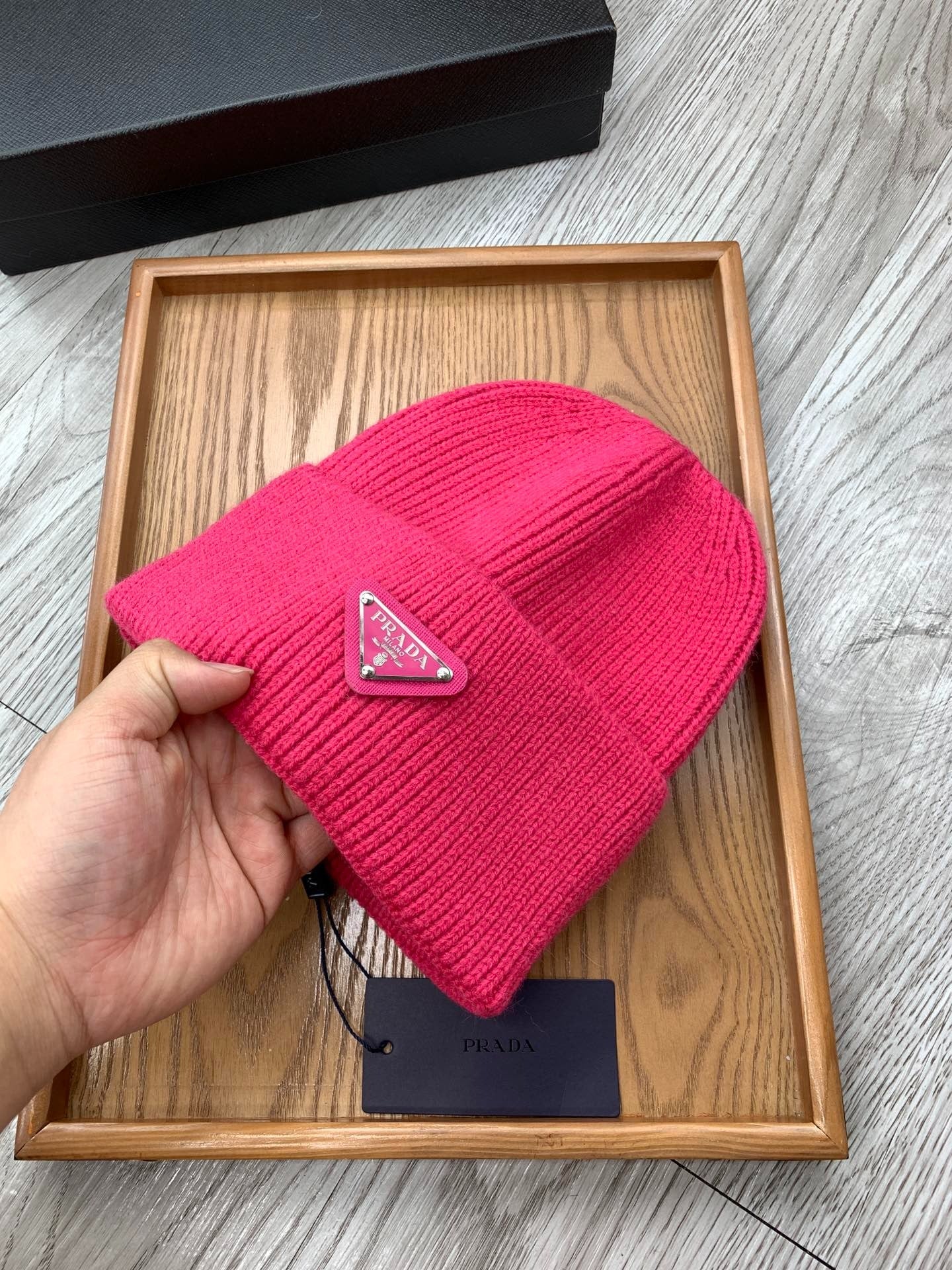 BEANIIE HAT IN BRIGHT PINK WOOL 335037