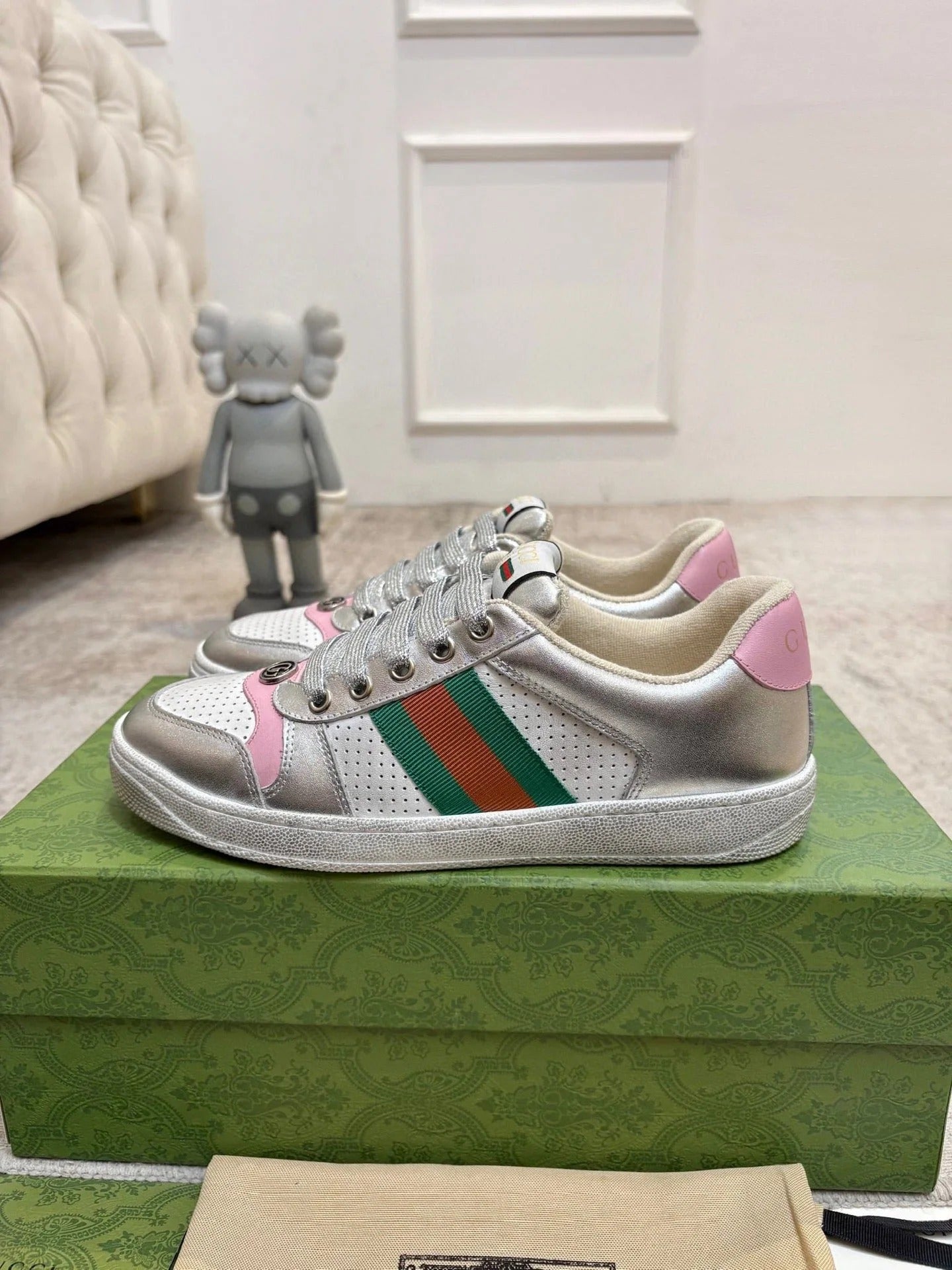 GG 26ss Screener Sneaker Sliver Metallic Cowhide 697185