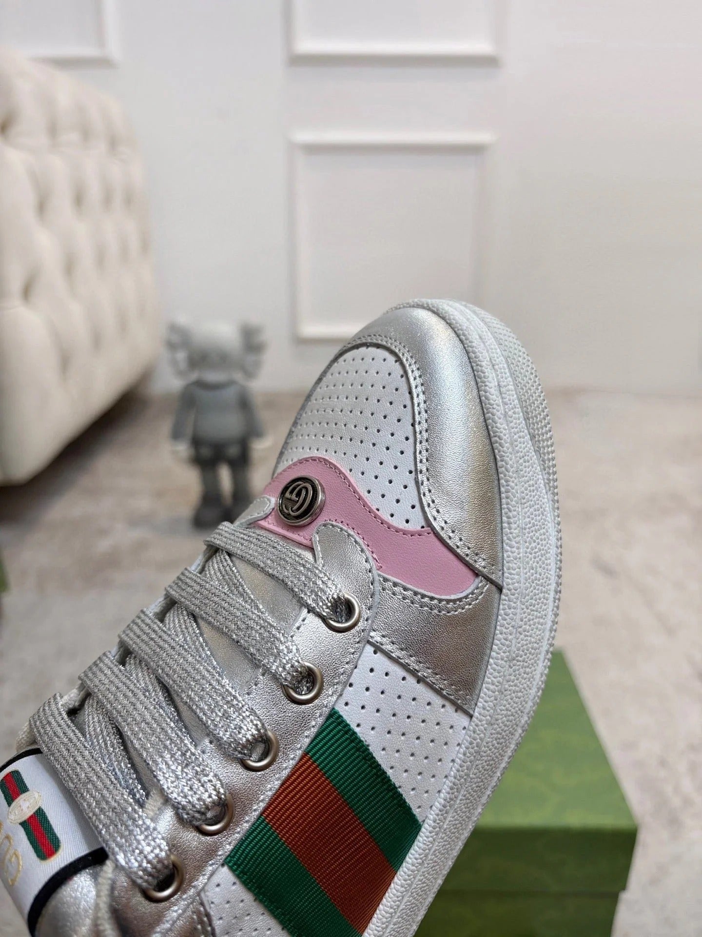 GG 26ss Screener Sneaker Sliver Metallic Cowhide 697185