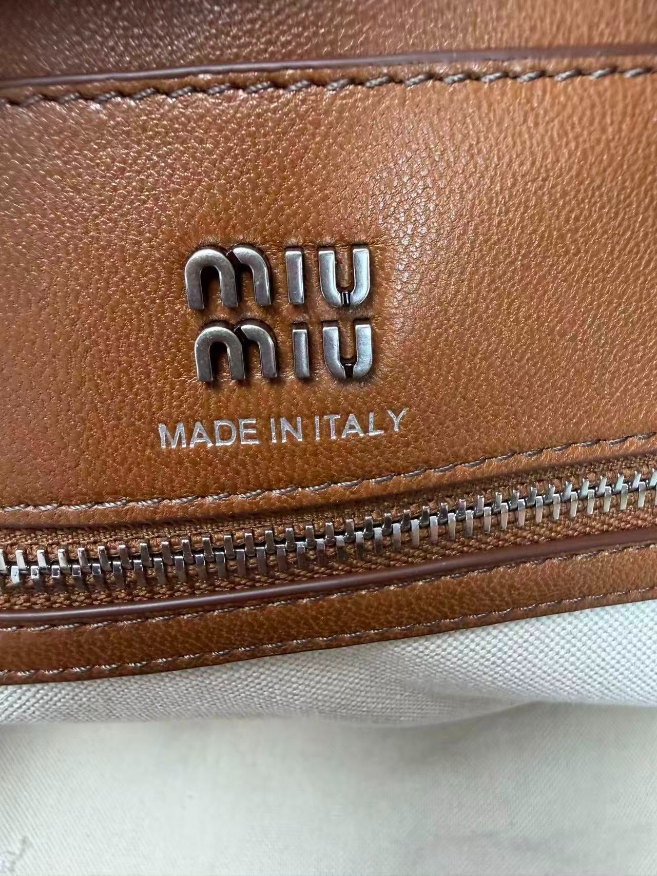 Miu Vivant 32cm Bag in Caramel Nappa Leather