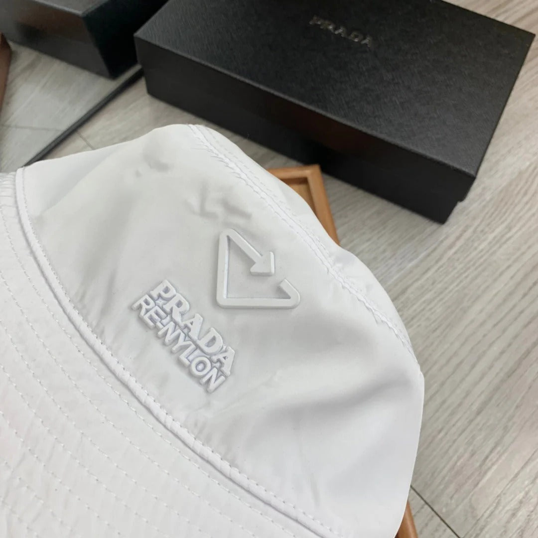 BUCKET HAT IN WHITE RE-NYLON 234104