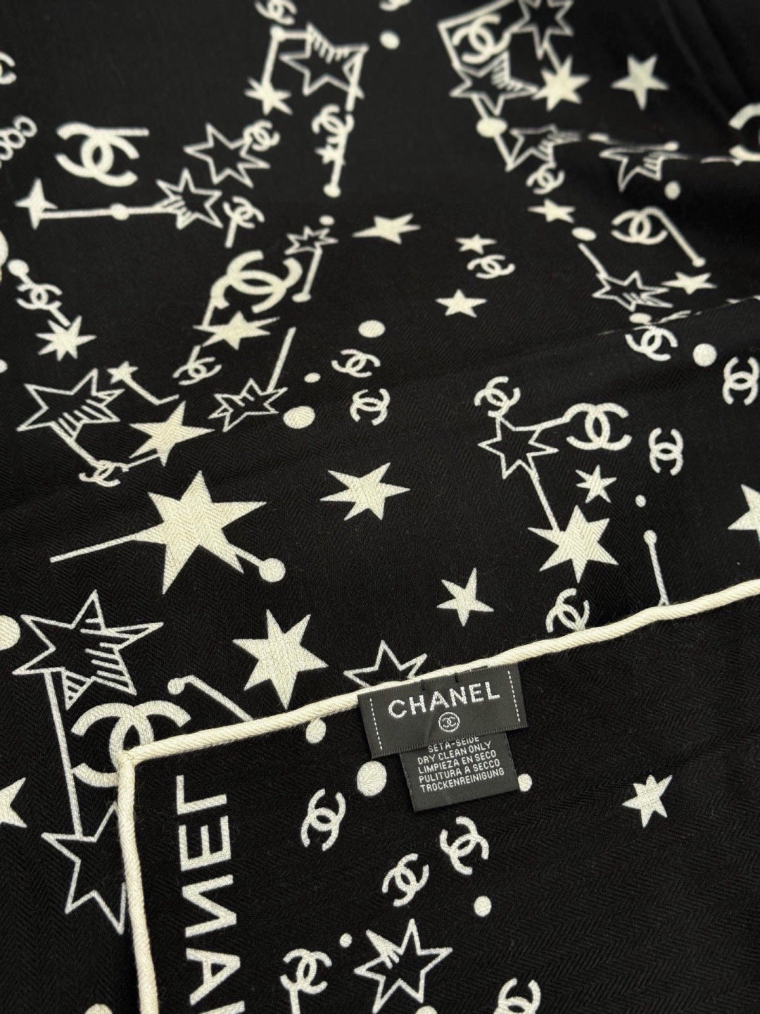 Chanel 26s Scarf 140 In Cashmere Silk 309310