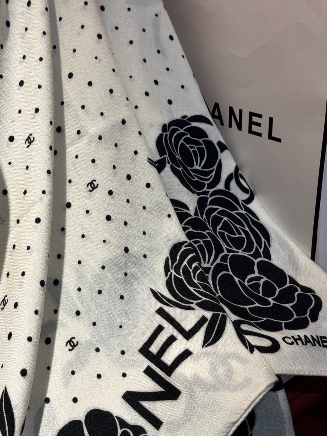 Chanel 26s Scarf 140 In Cashmere Silk 309331