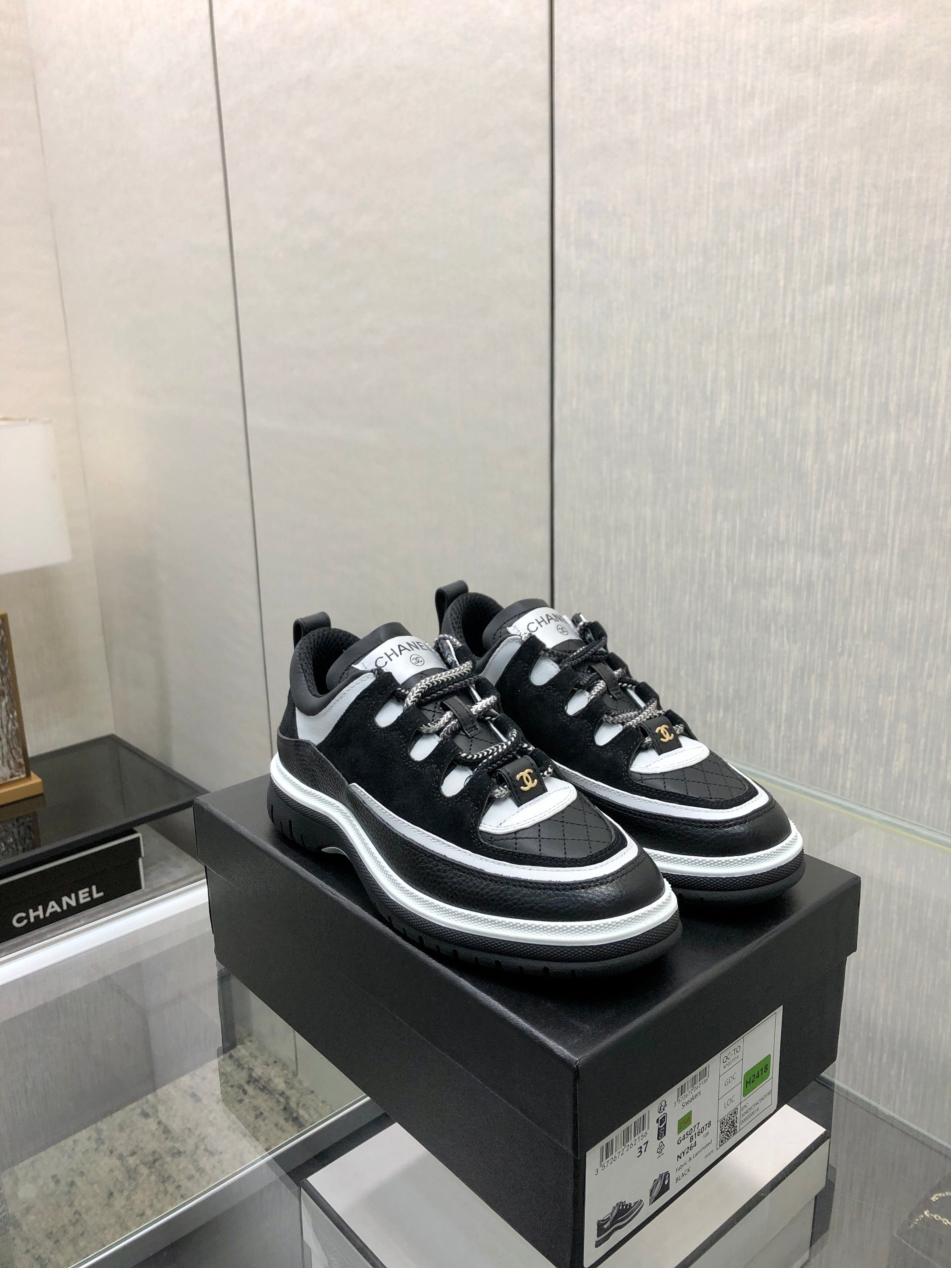 LOW TOP CASUAL SHOES IN BLACK MIX WHITE LAMBSKIN AND SUEDE