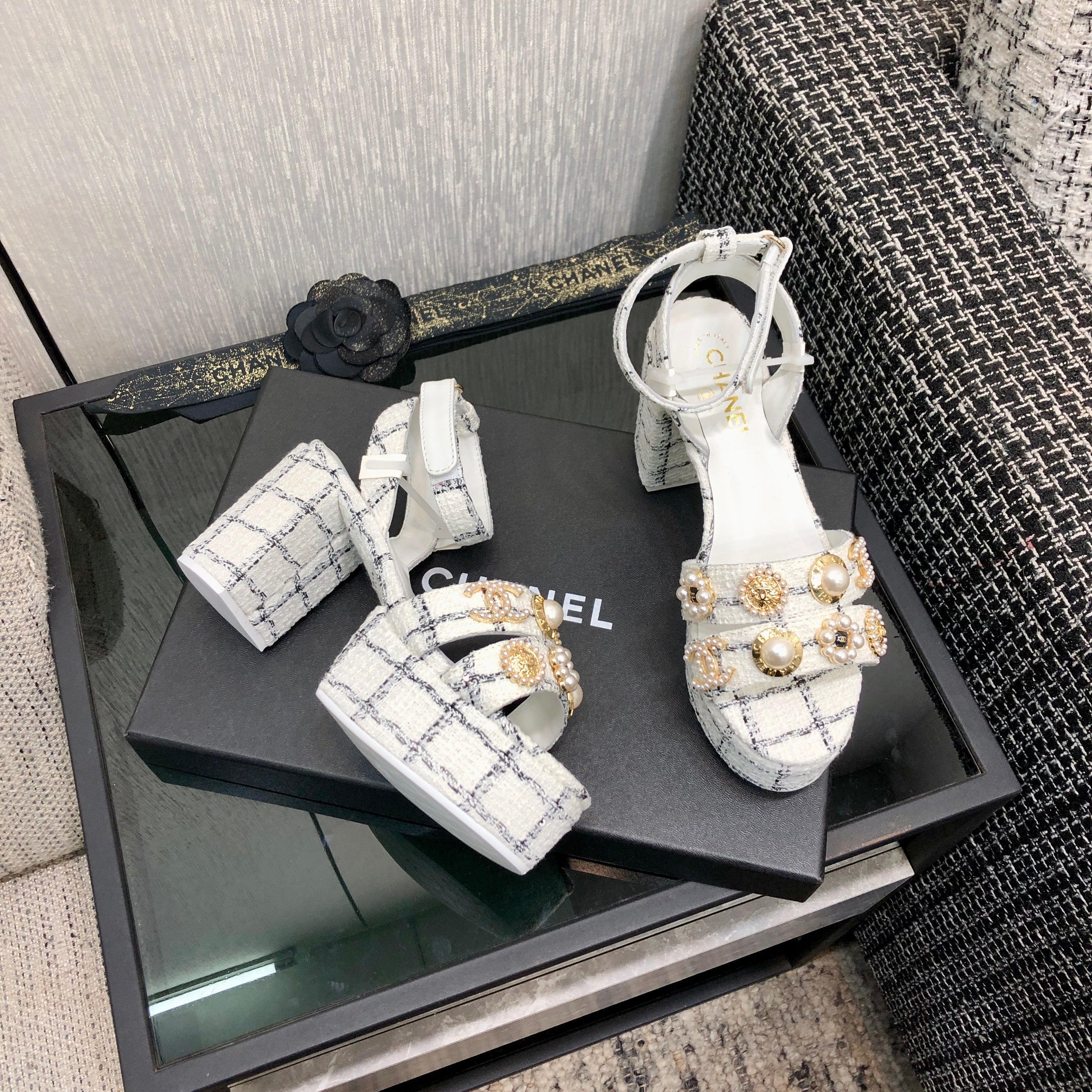 CC SS25 Sandals Tweed & Metal White & Black 602479