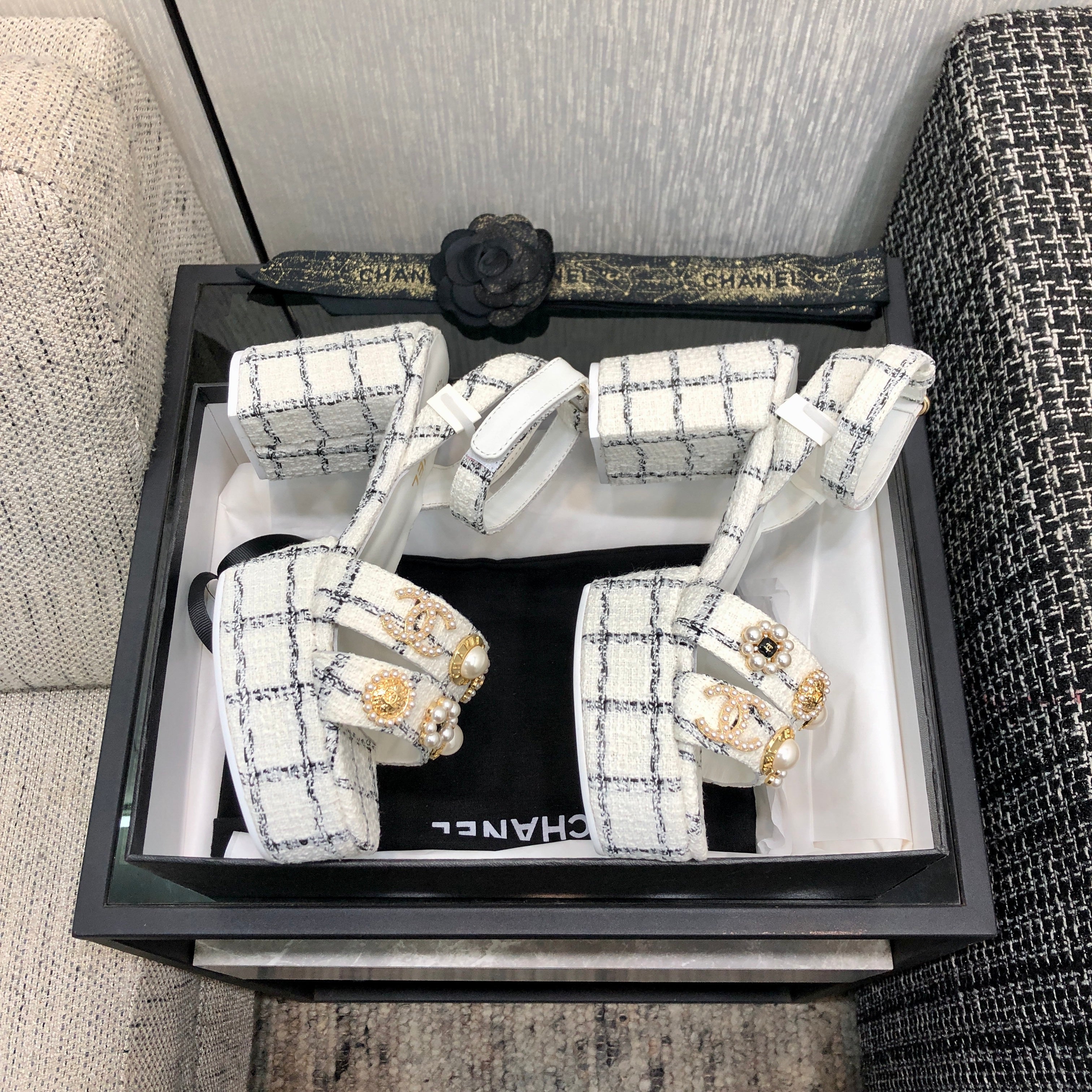 CC SS25 Sandals Tweed & Metal White & Black 602479